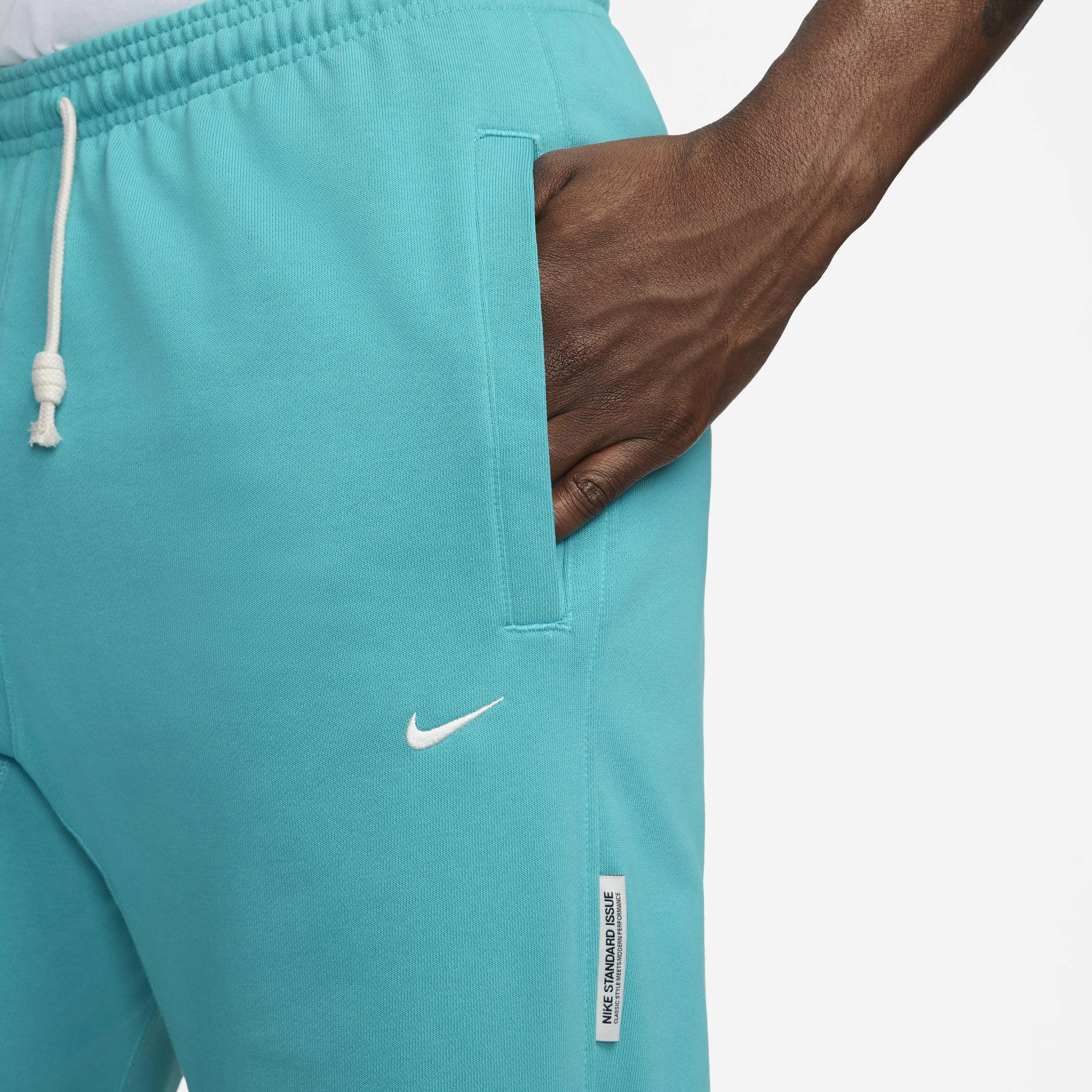 Nike Standard Issue image number 2