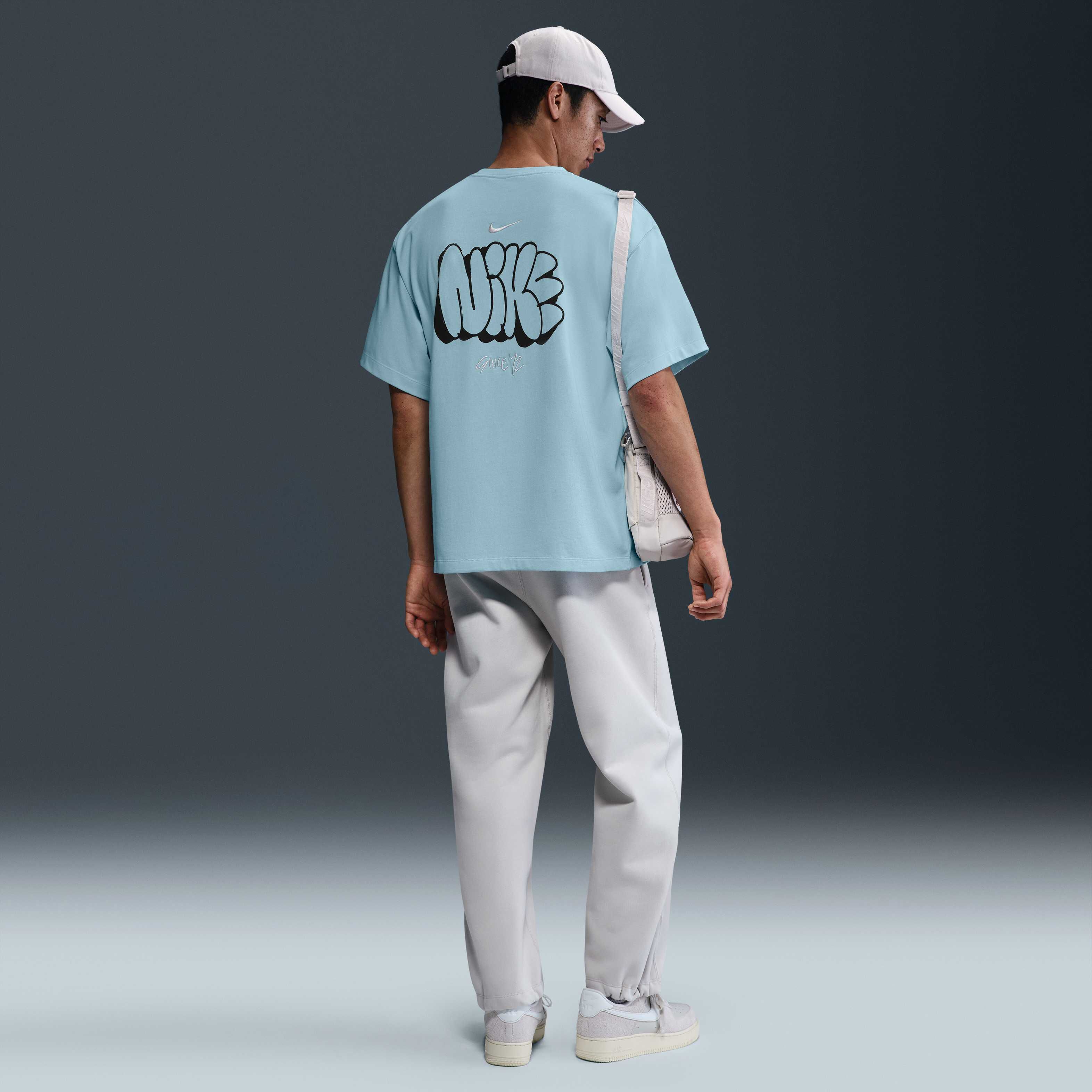 Nike Solo Swoosh image number 4