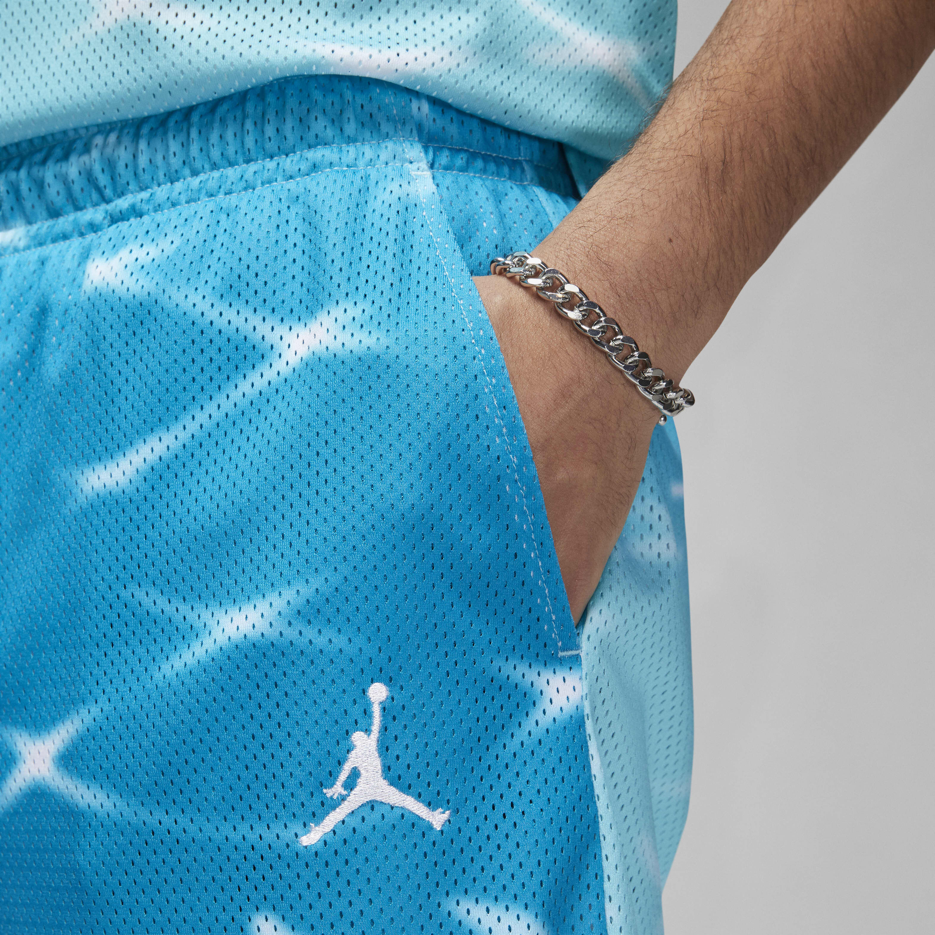 Jordan Essentials image number 3