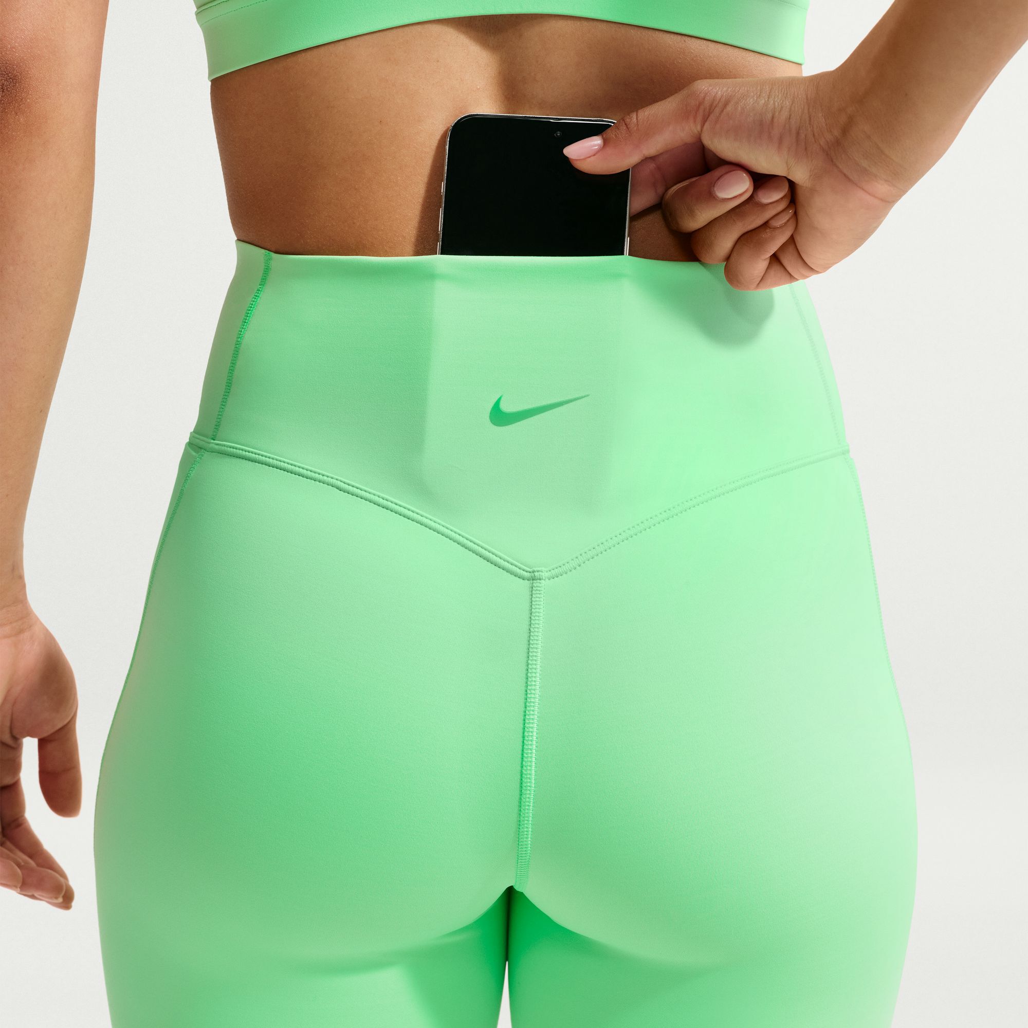 Nike Universa image number 6
