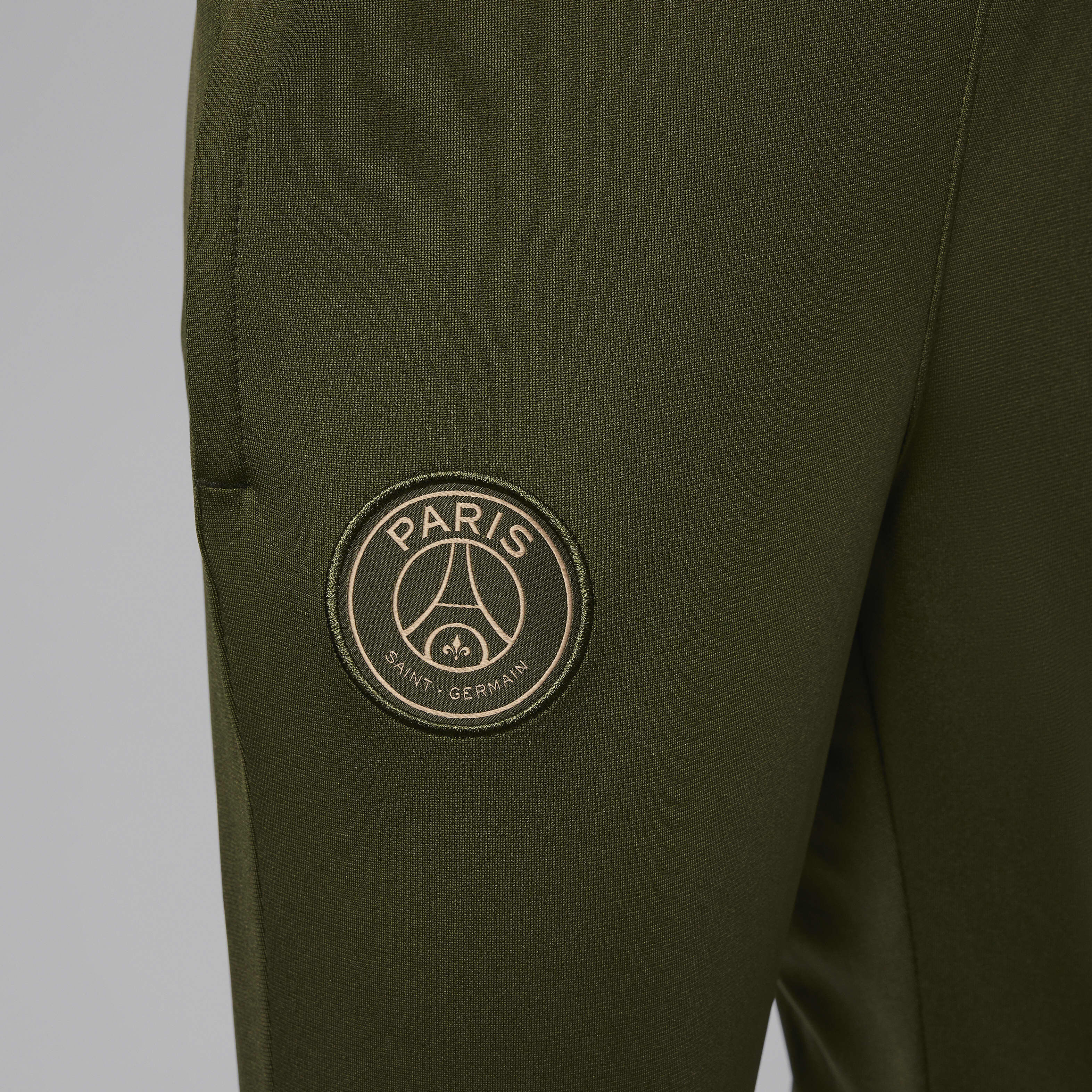 Paris Saint-Germain Strike Fourth image number 9