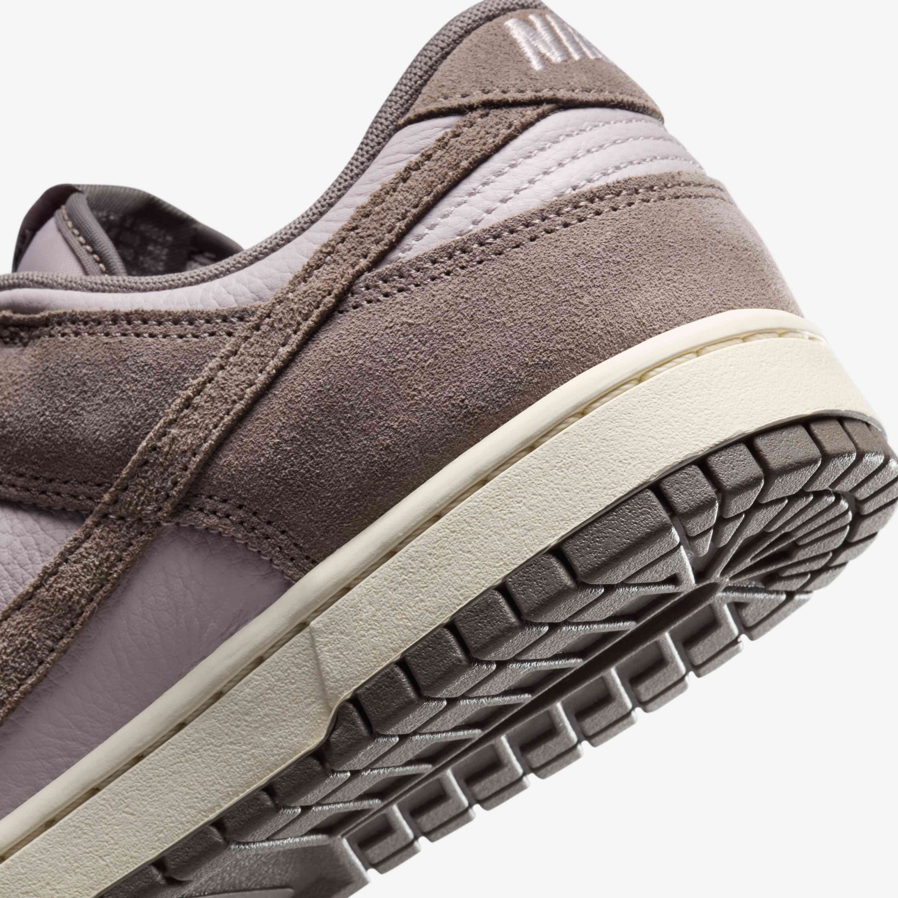 Nike Dunk Low Retro SE Leather/Suede image number 7
