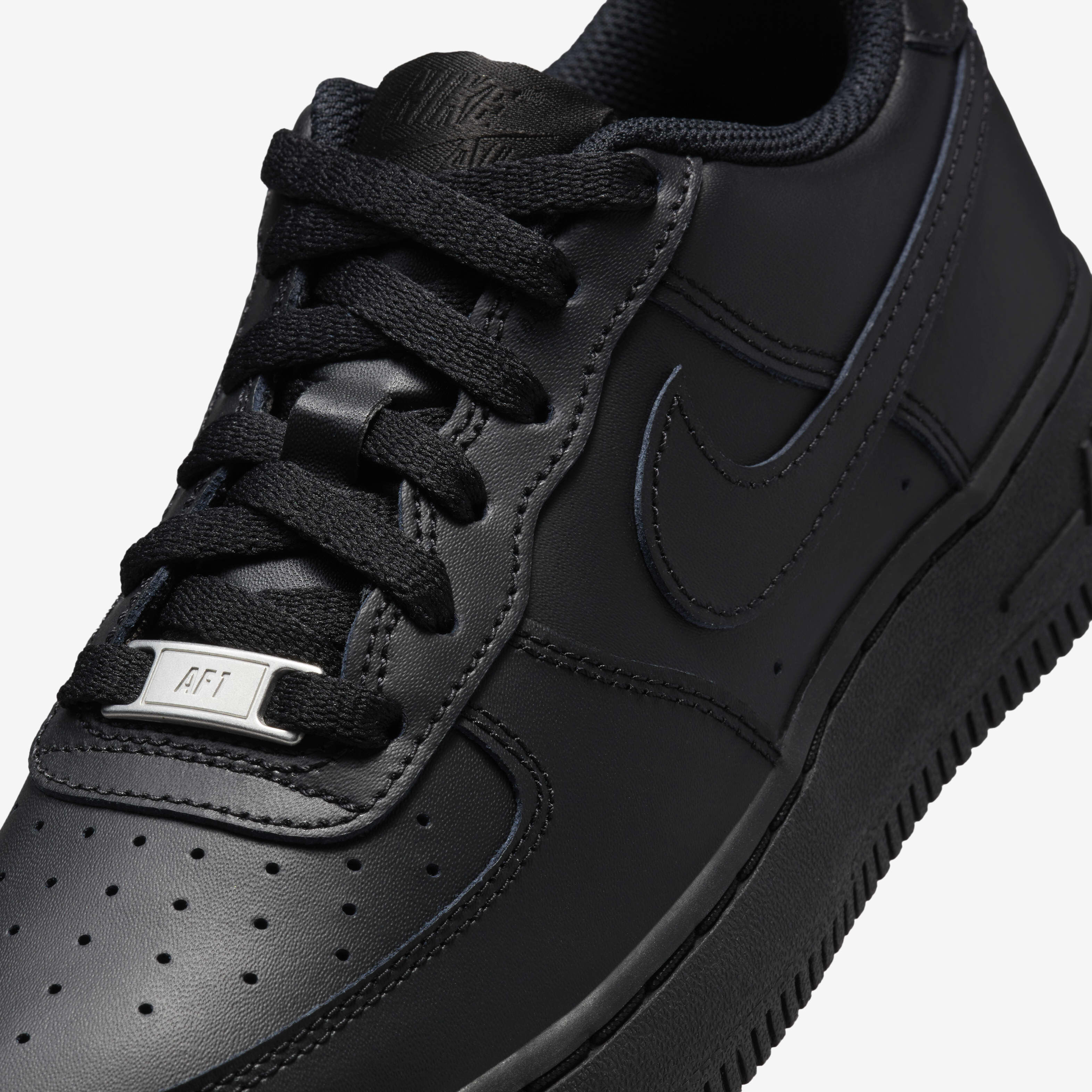 Buy Nike Air Force 1 LE Older Kids Shoes Nike Qatar Official