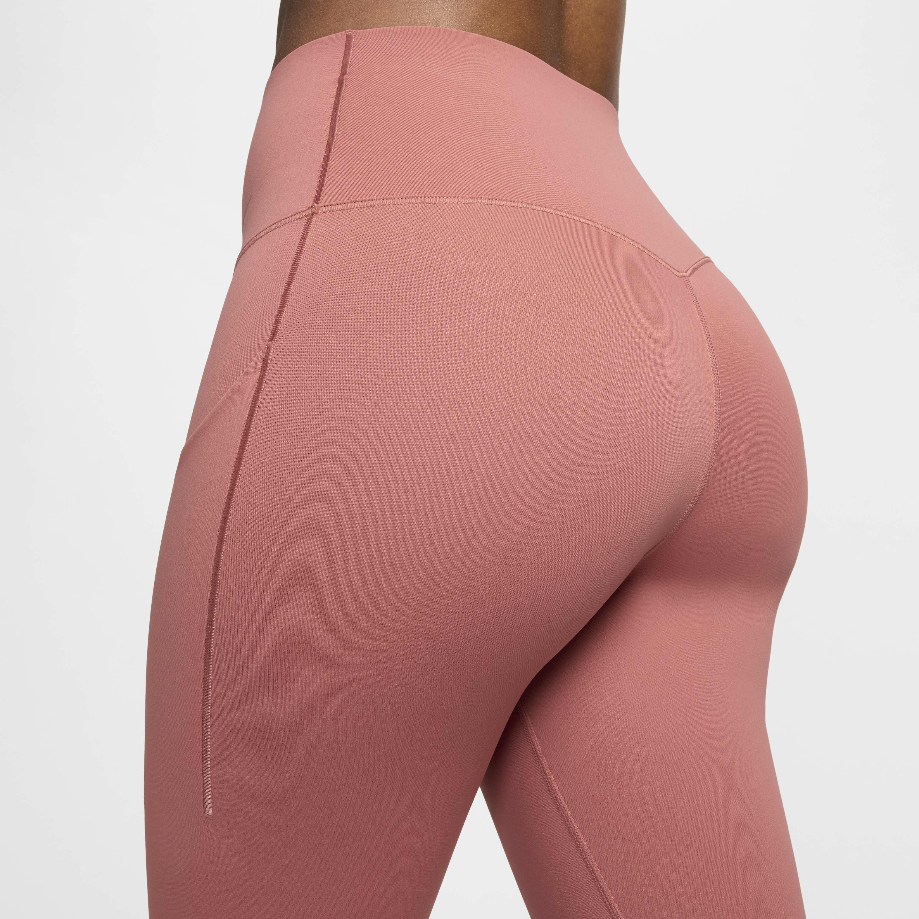 نايكي يونيفيرسا image number 5