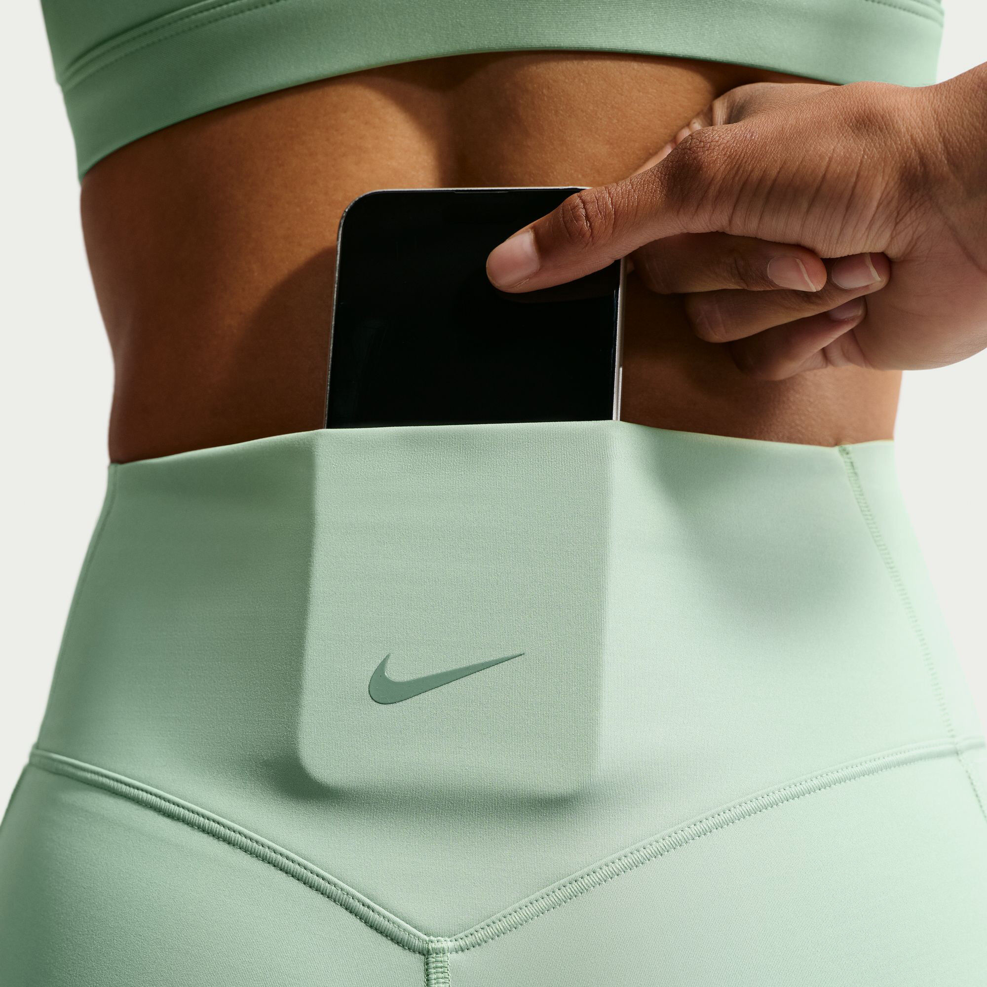 Nike Universa image number 6