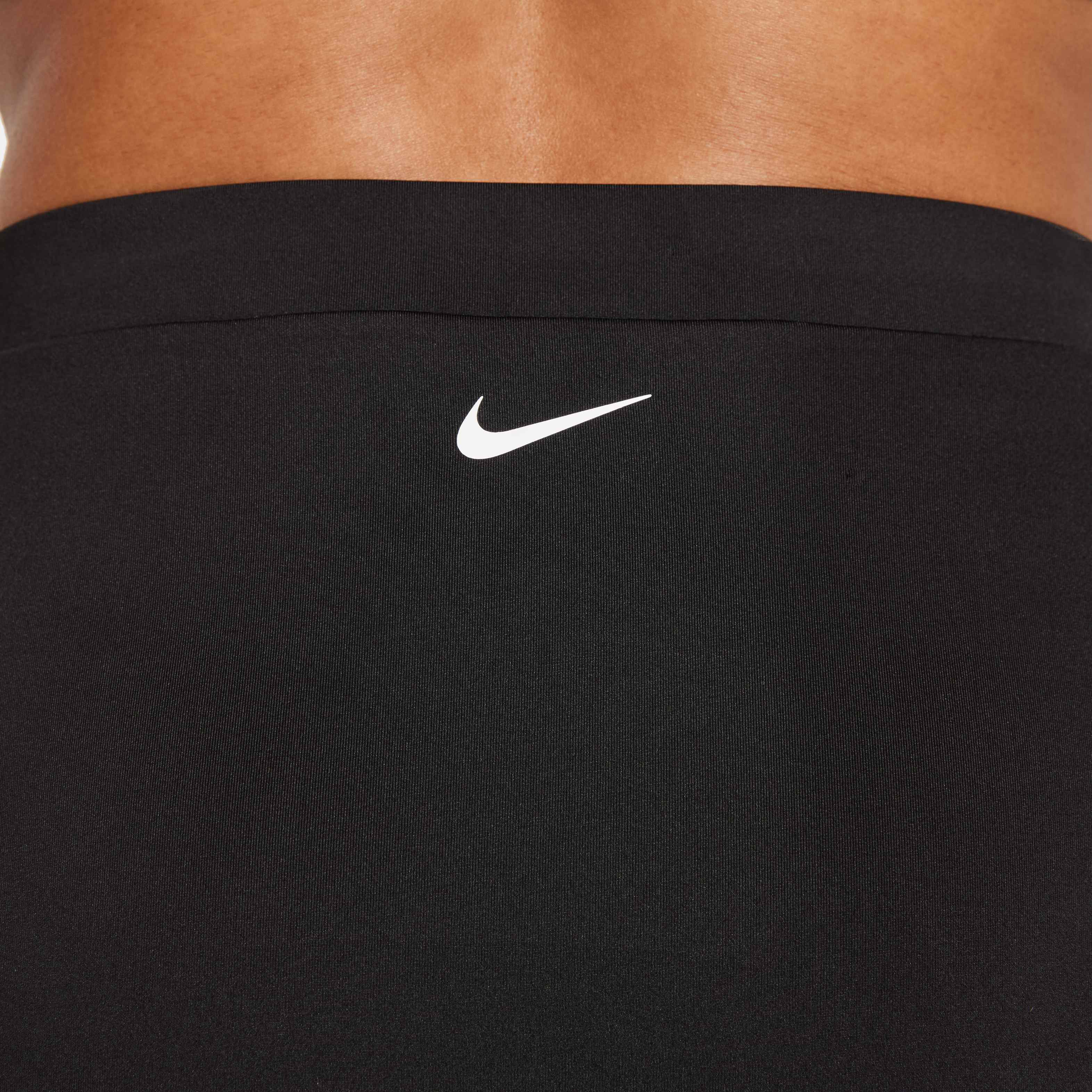 Nike Essential image number 3