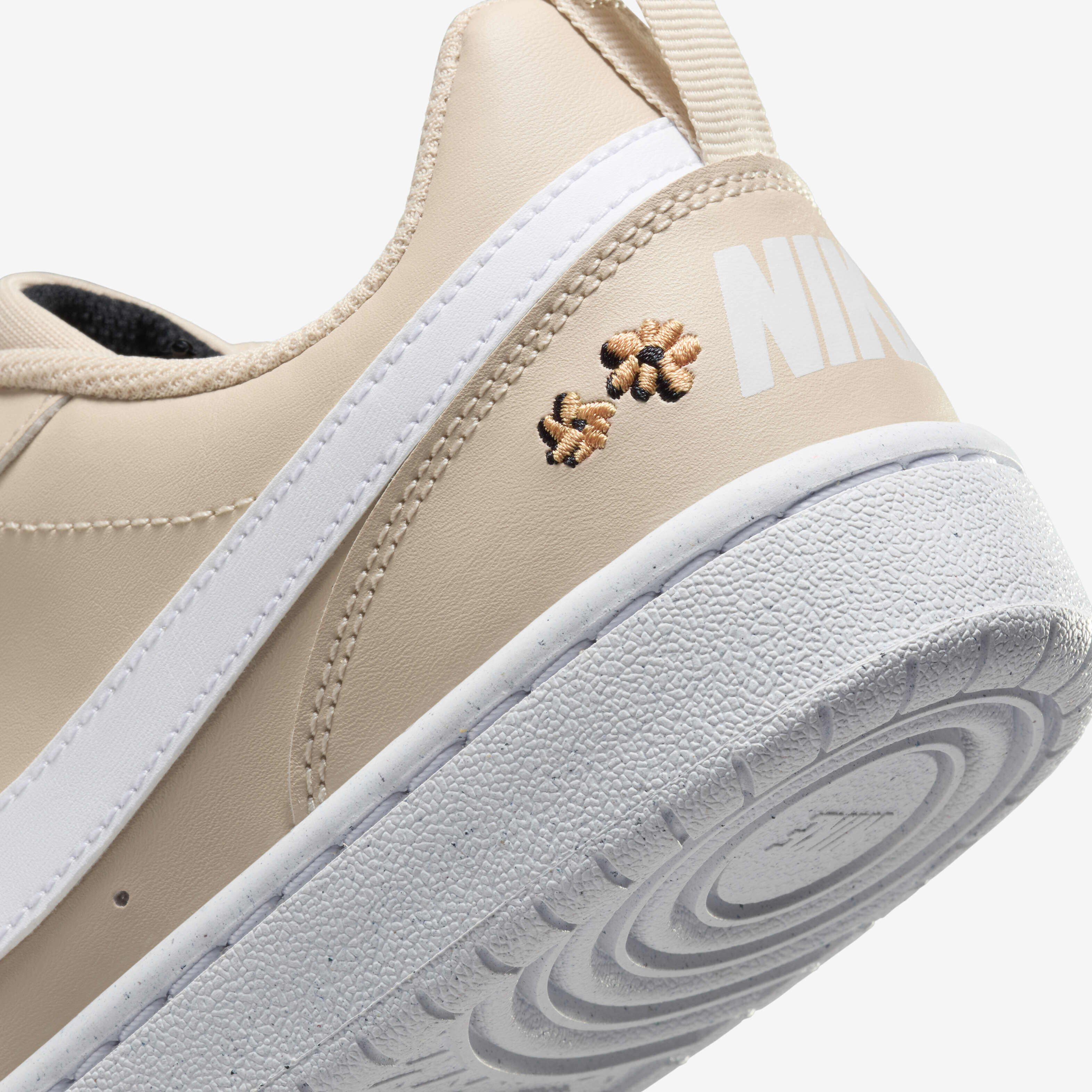 Nike court borough beige 2025