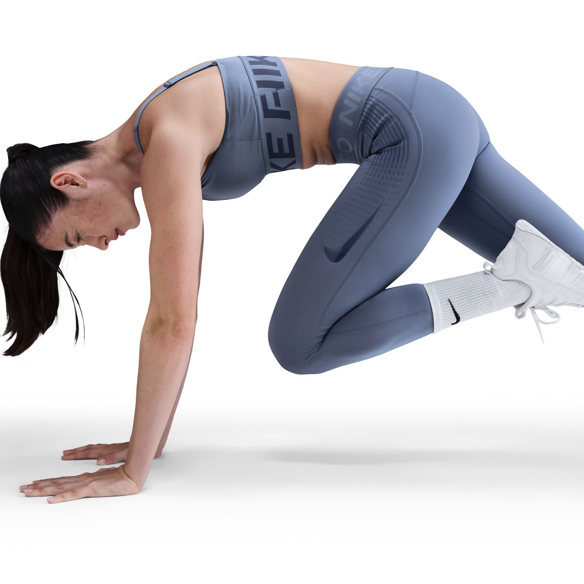 Nike Pro image number 9