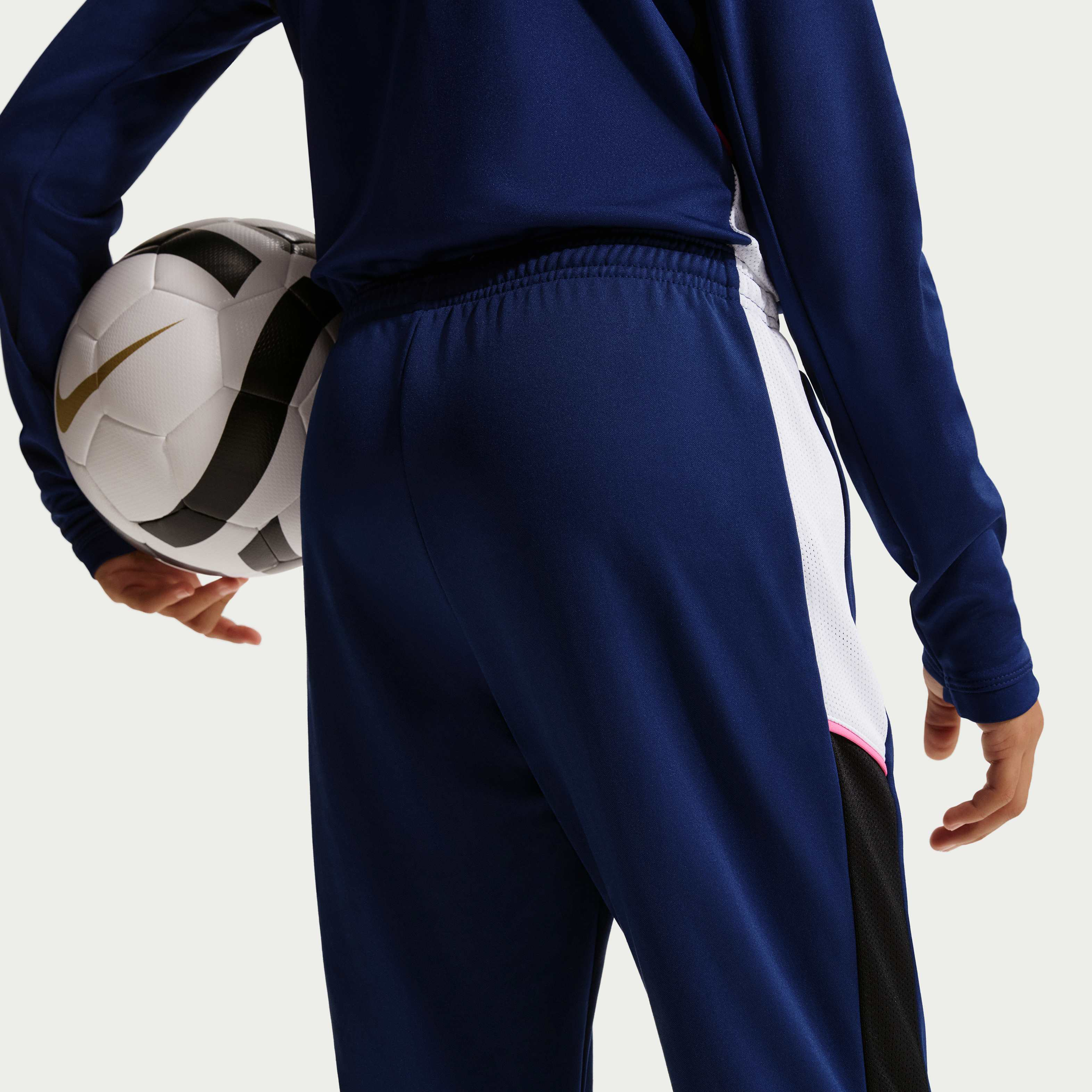 نايكي أكاديمي image number 2