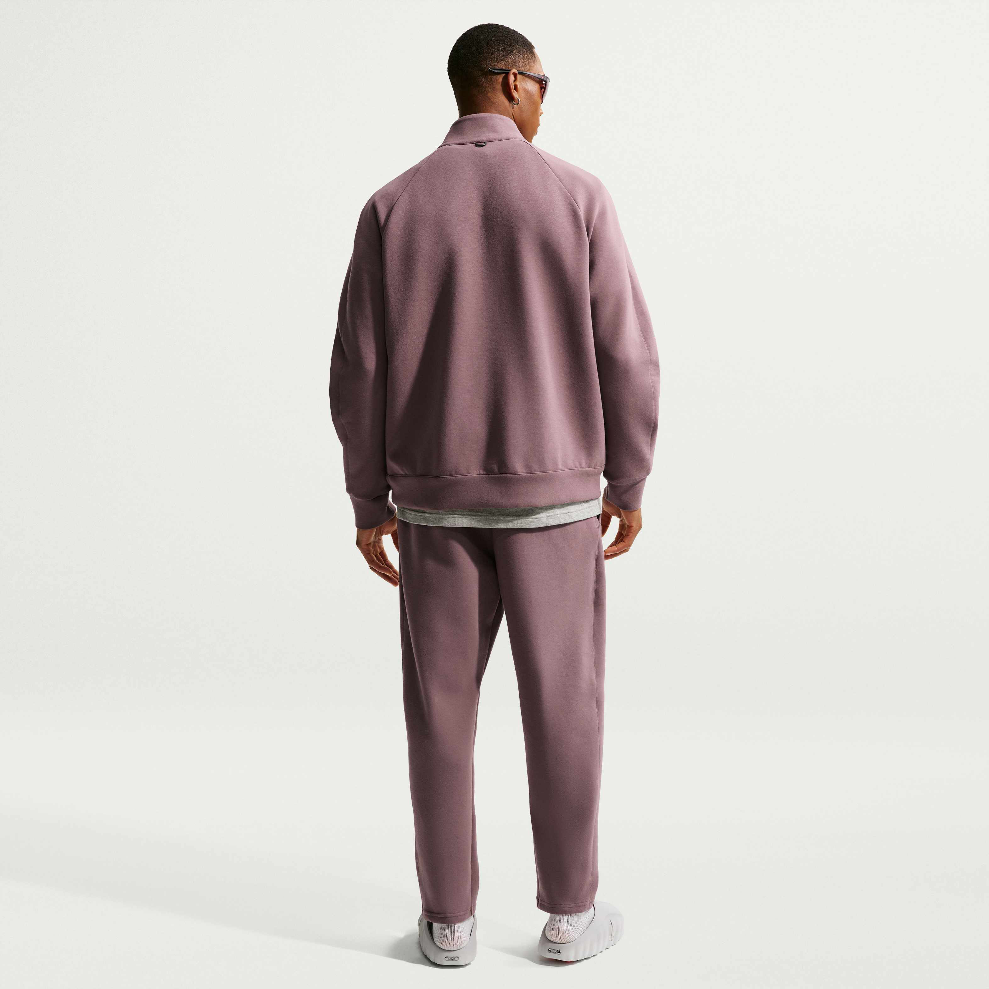 نايكي 24.7 امبوسبلي سوفت image number 4