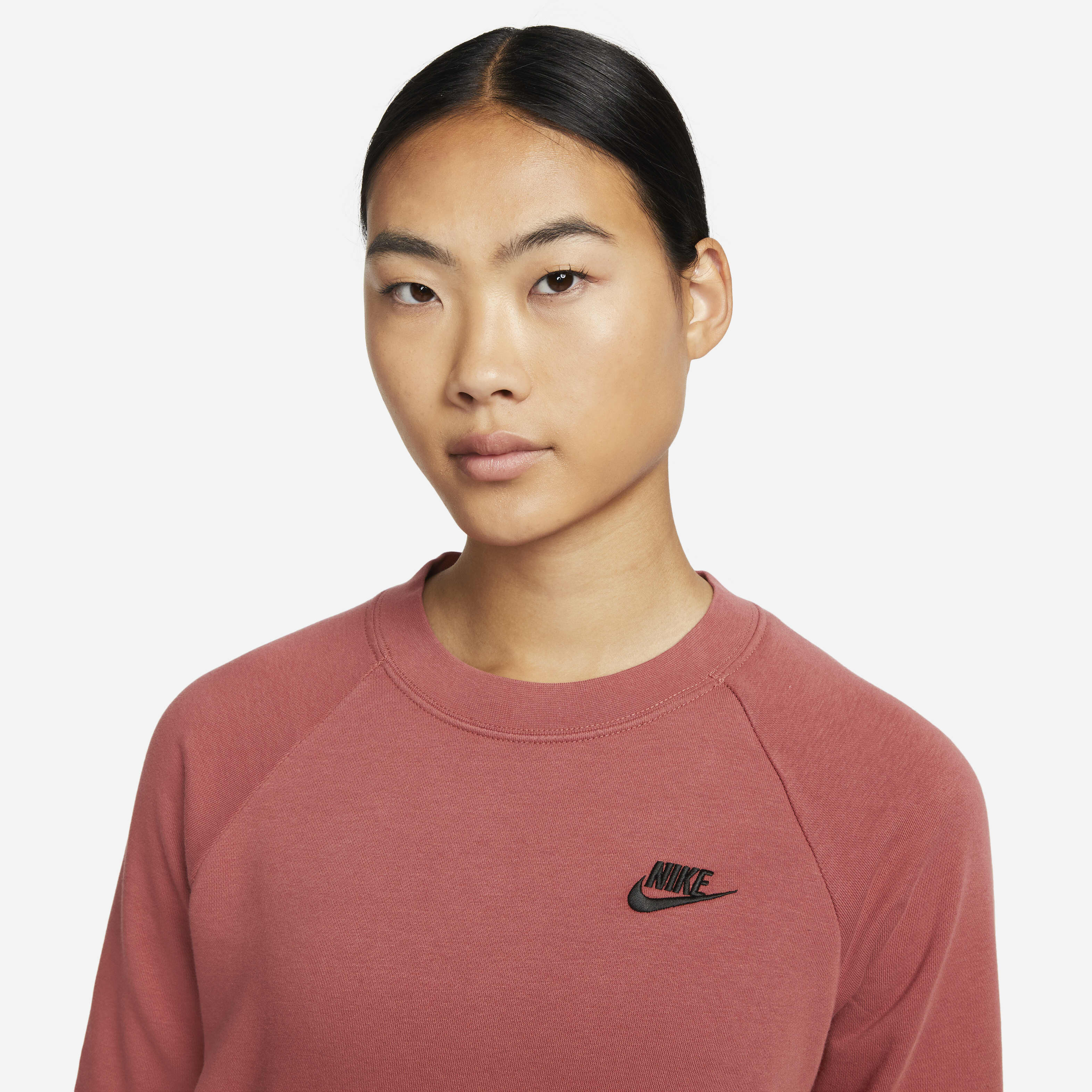 Nike Sportswear Essential image number 2