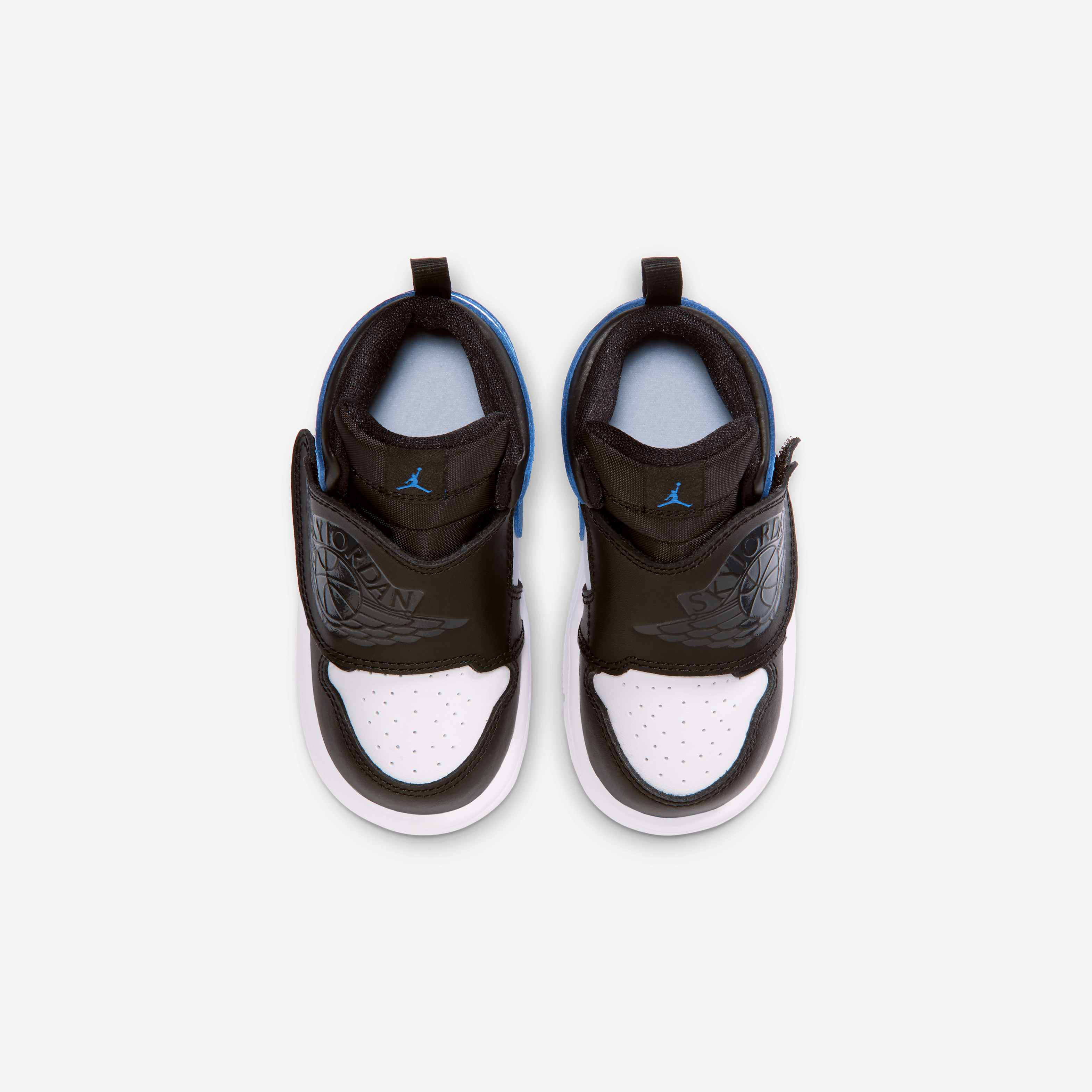 Sky Jordan 1 image number 3