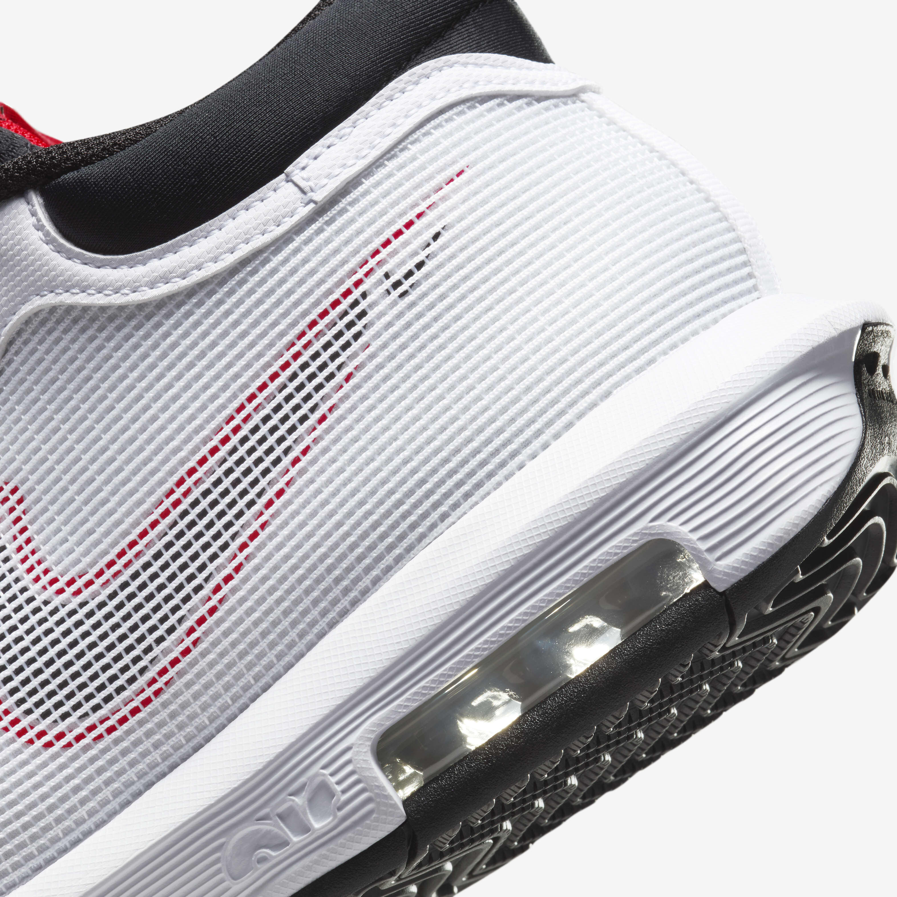 Nike axis sports direct 2025