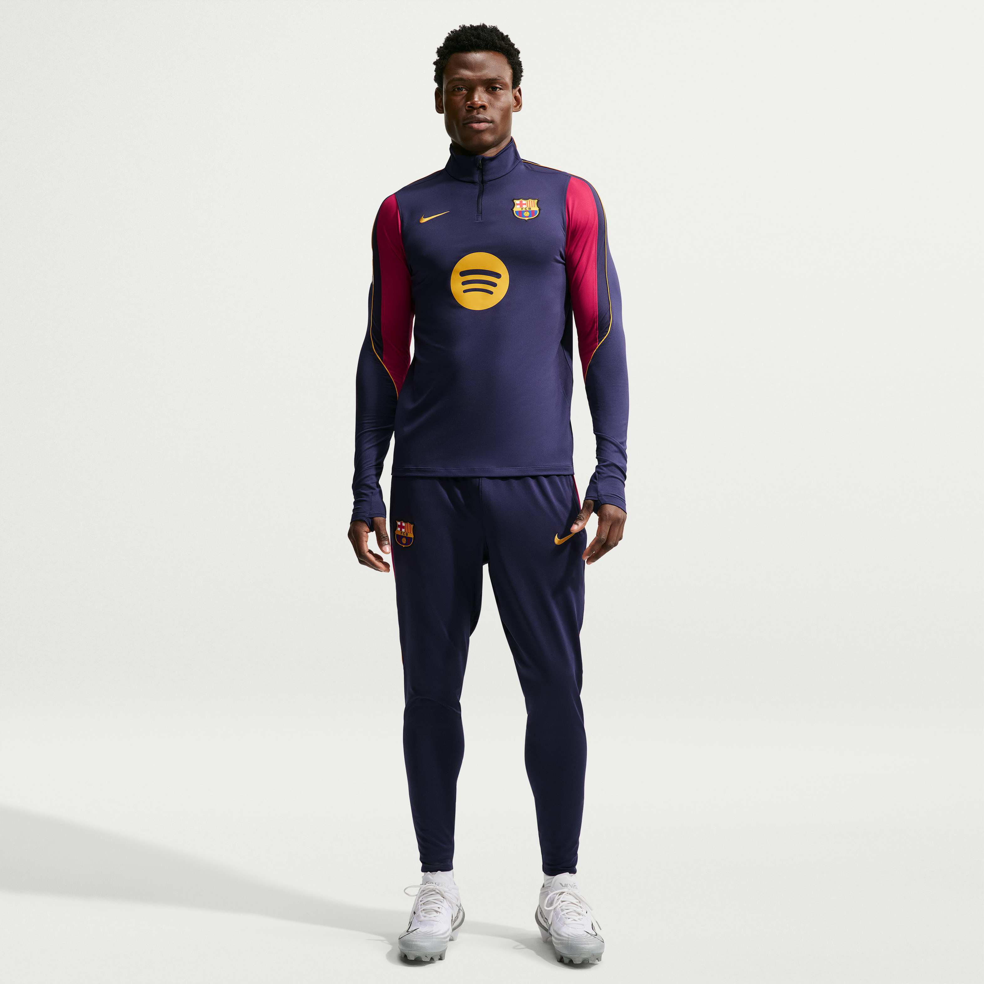 برشلونة سترايك image number 8
