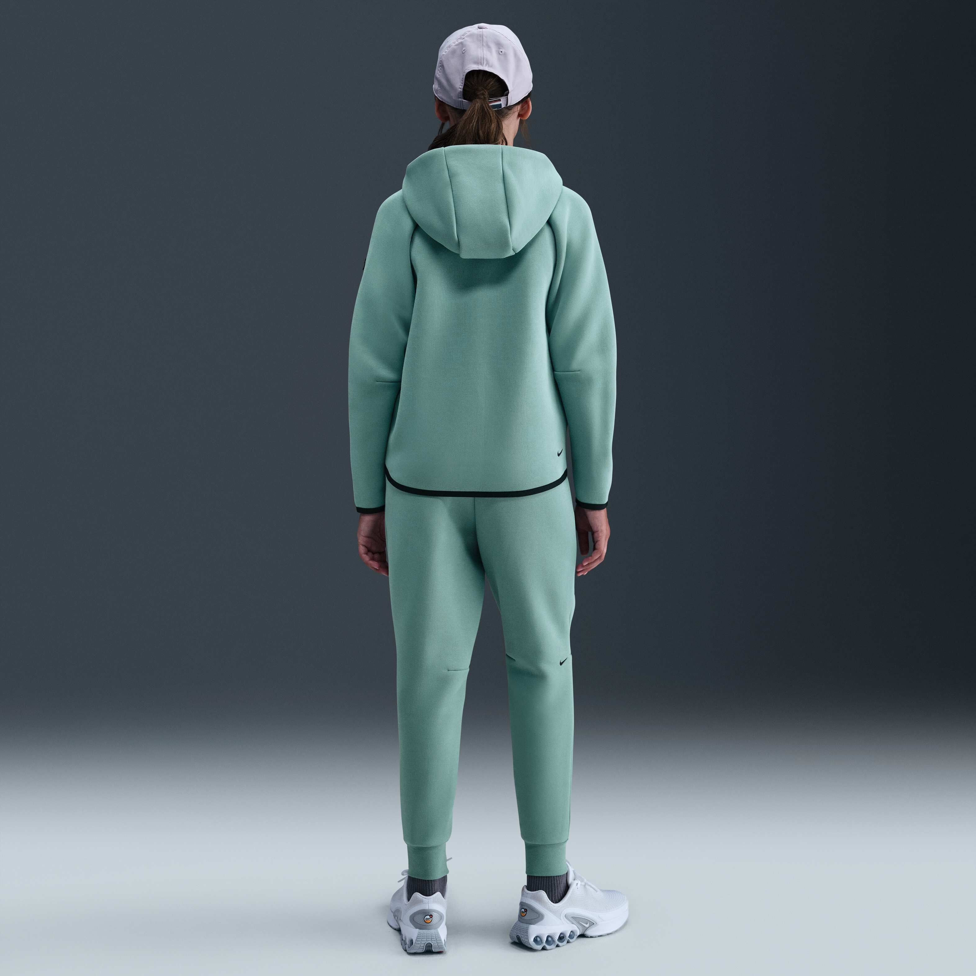 Nike Sportswear Tech Fleece image number 4