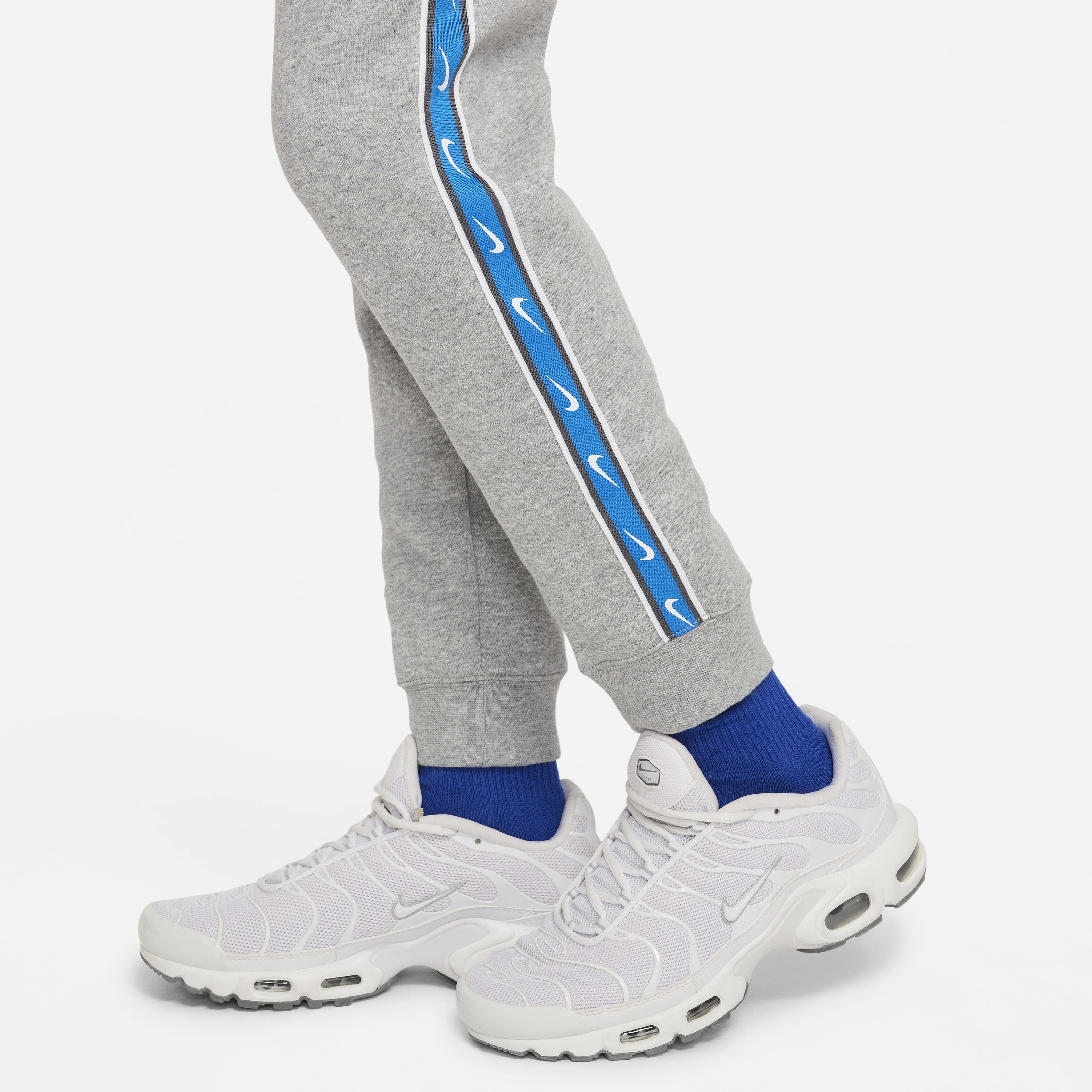 Nike Sportswear Repeat image number 4