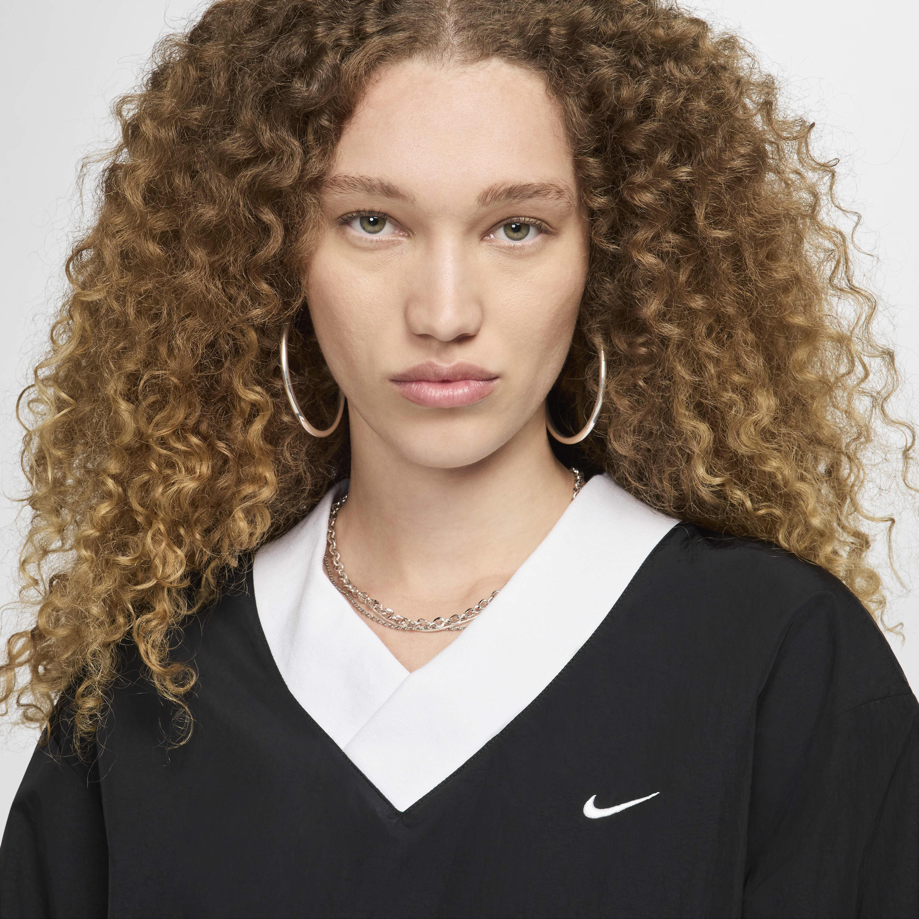 Nike Sportswear Essential image number 2