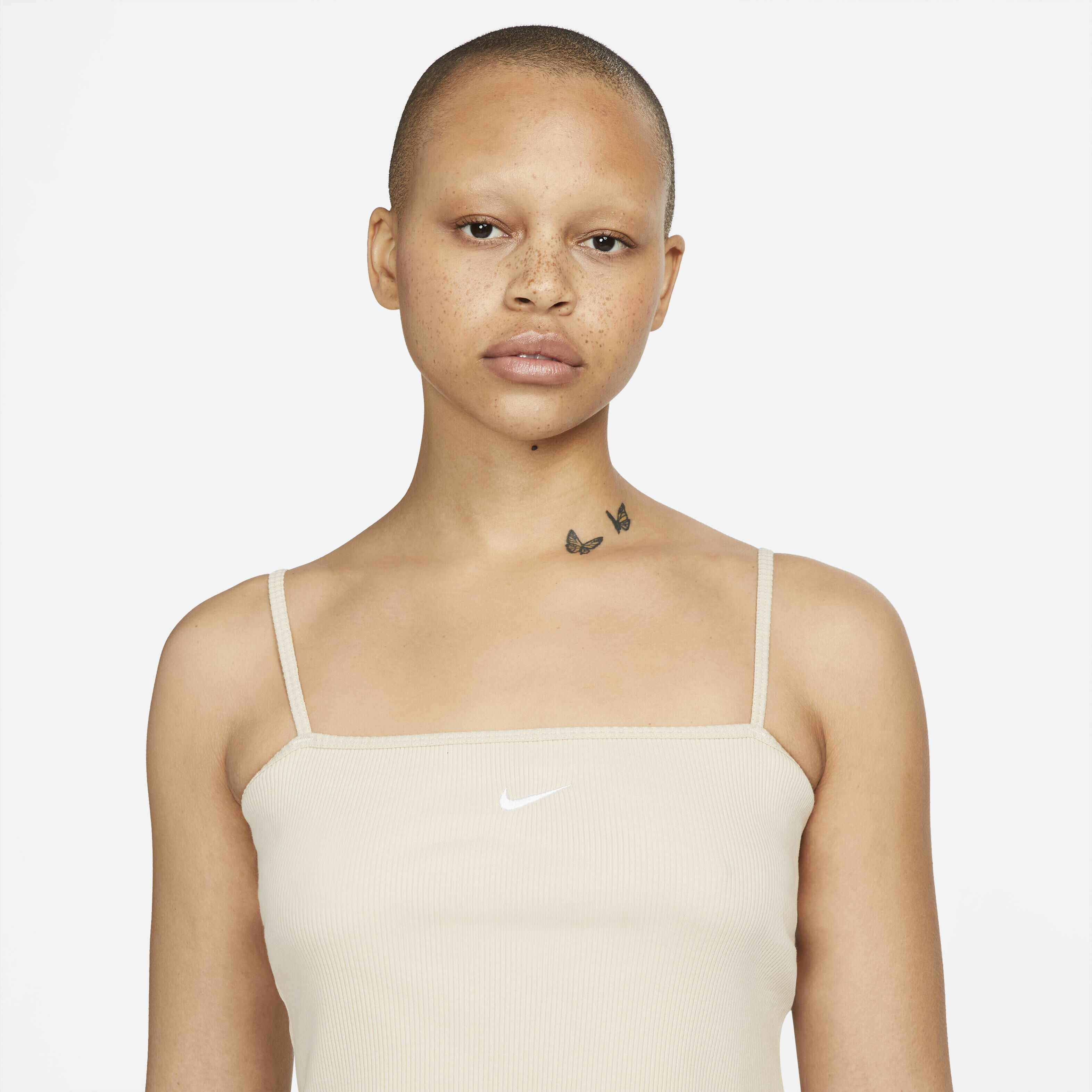 Nike Sportswear Essential image number 2