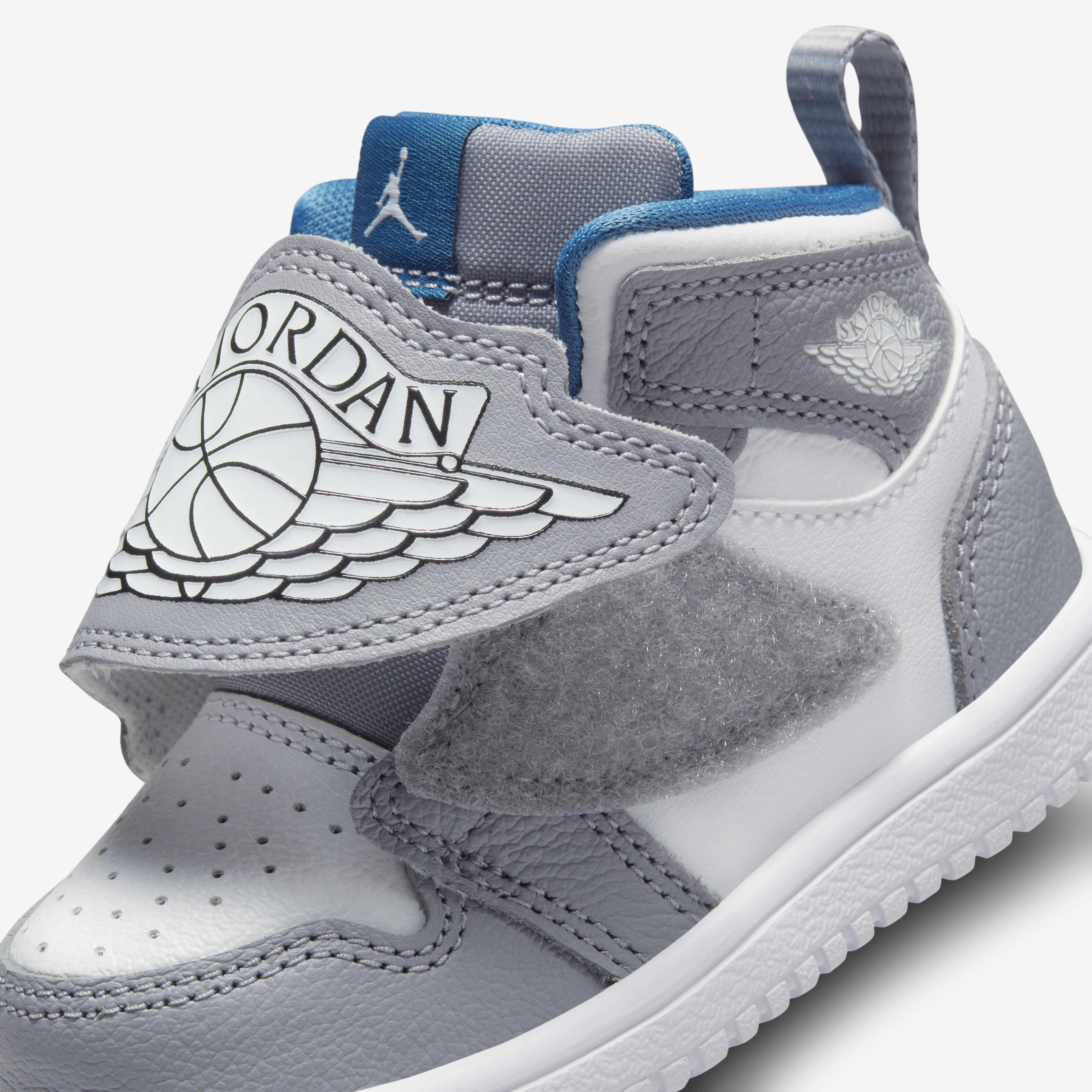 Sky Jordan 1 image number 7
