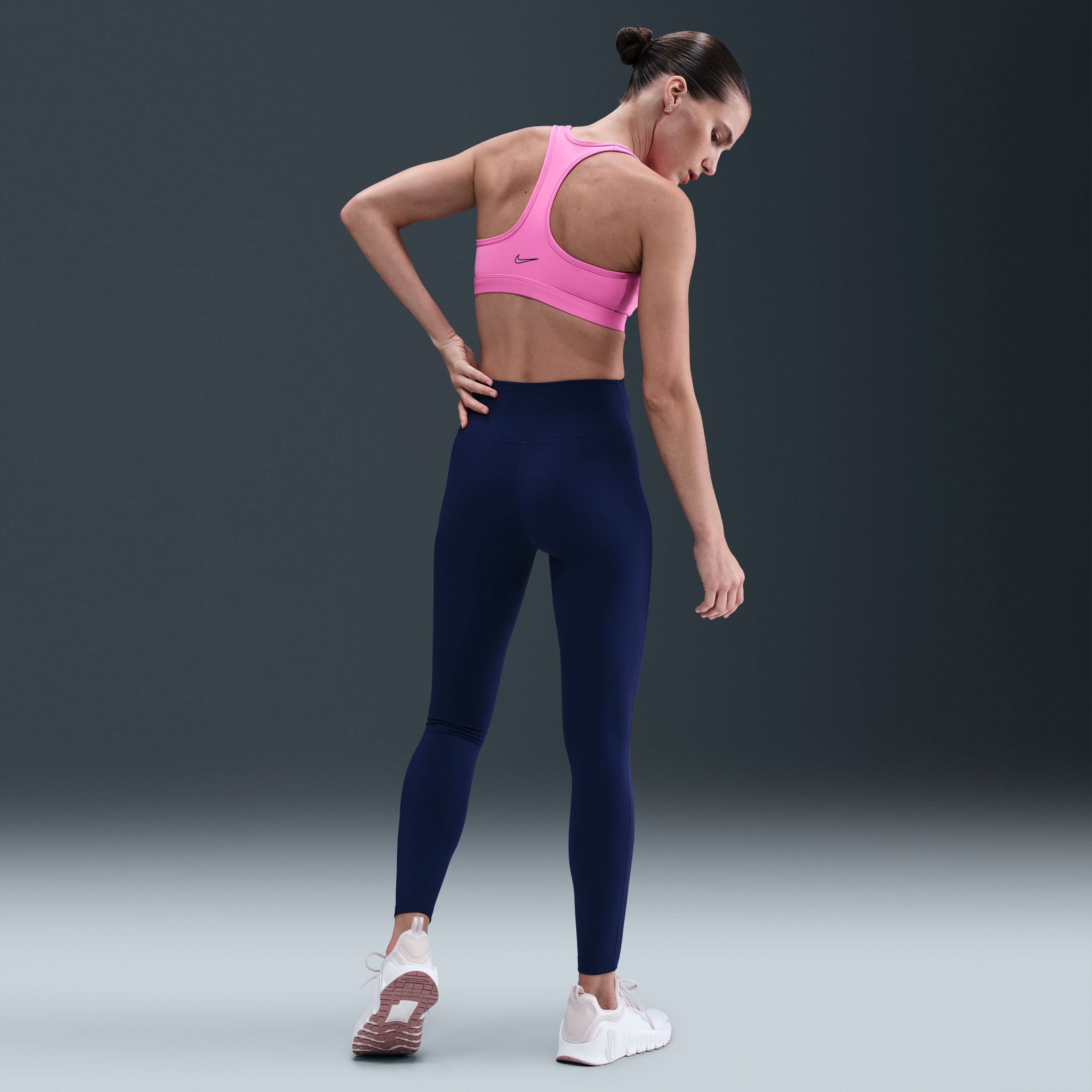 نايكي سووش ميديوم سبورت image number 4