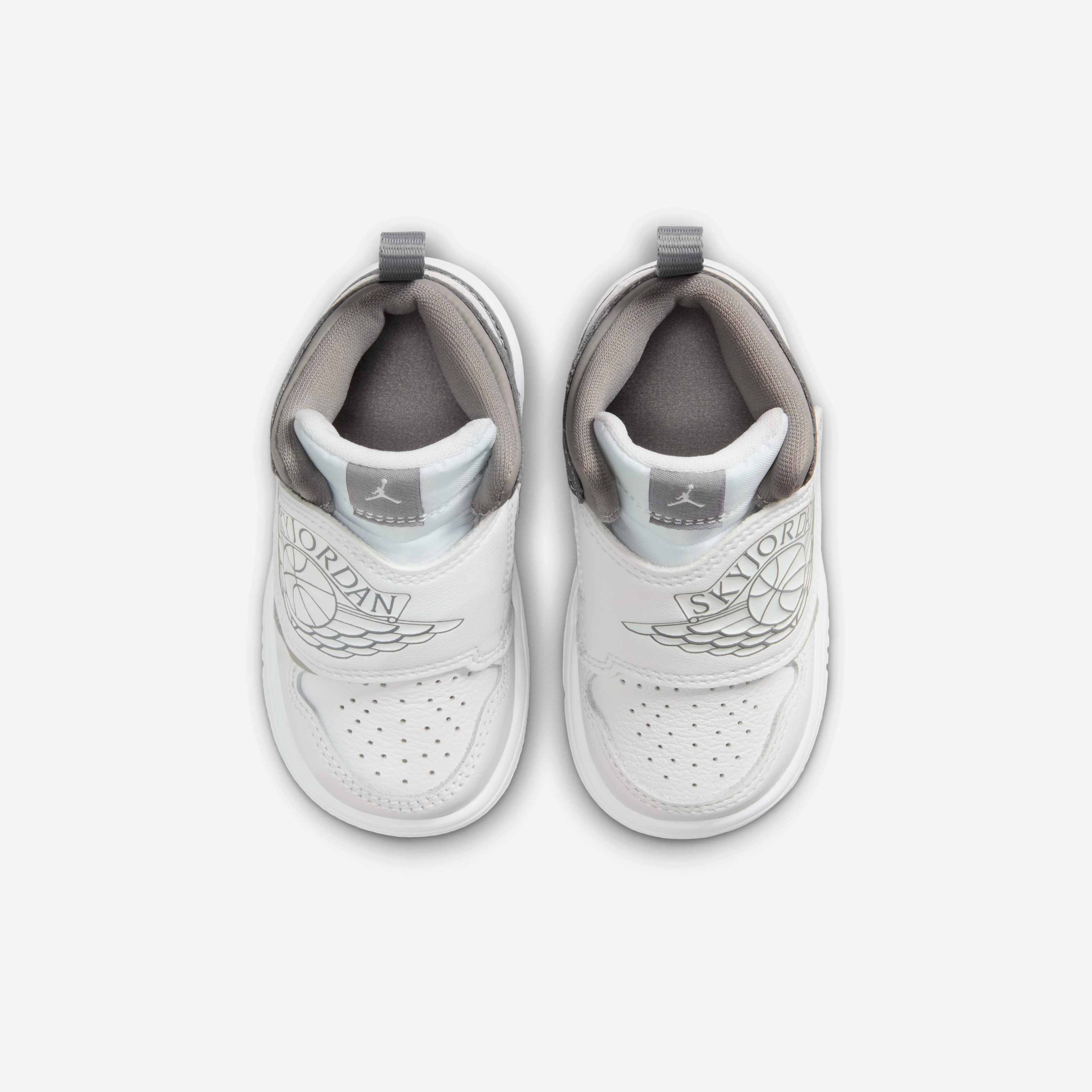 Sky Jordan 1 image number 3