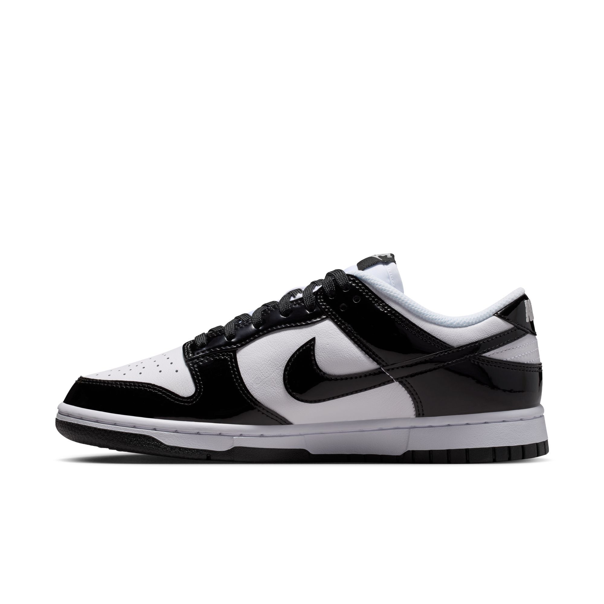 Nike Dunk Low SE Patent Leather image number 4