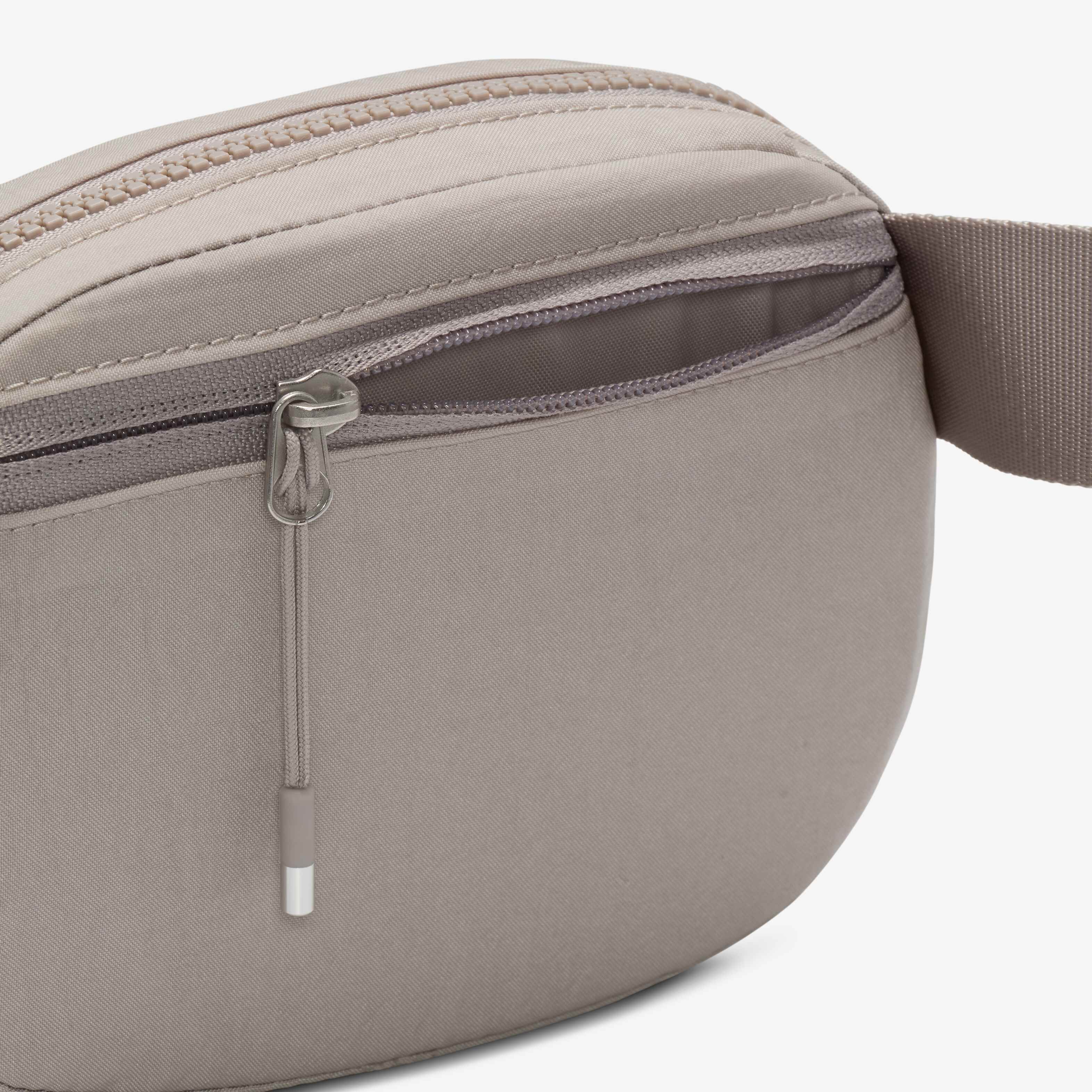 نايكي أورا image number 5