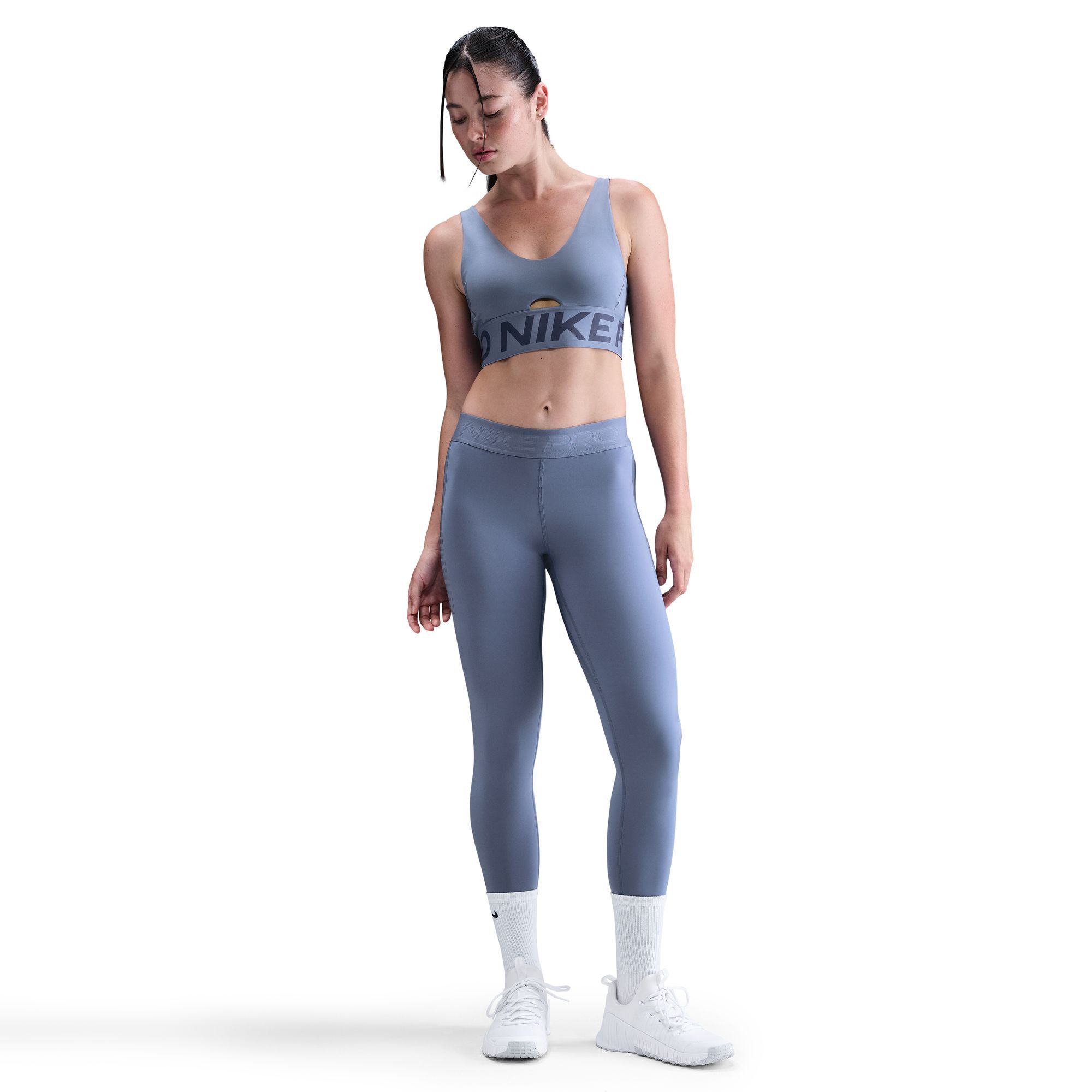 Nike Pro image number 3