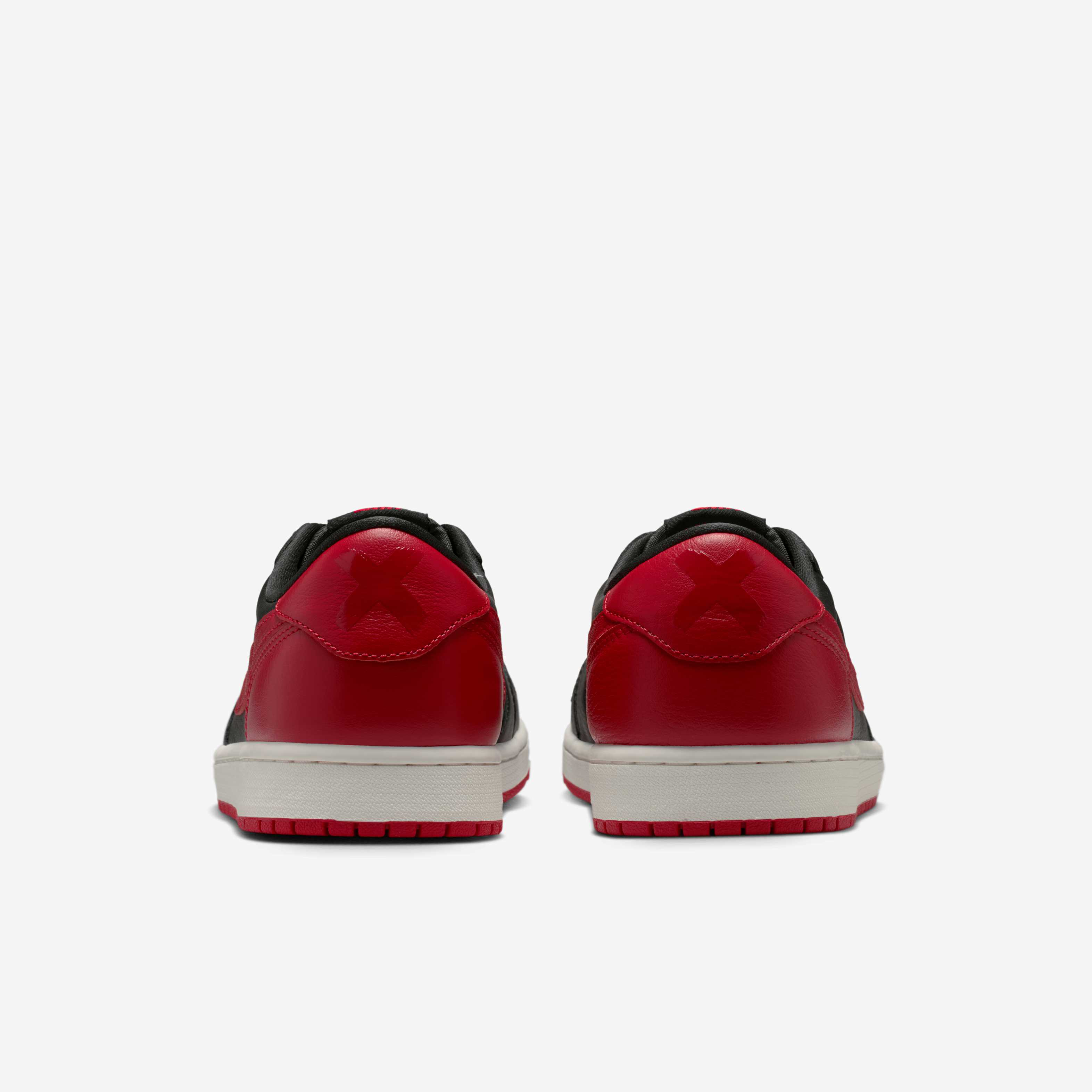 Air Jordan 1 Retro Low OG 'Banned' image number 5
