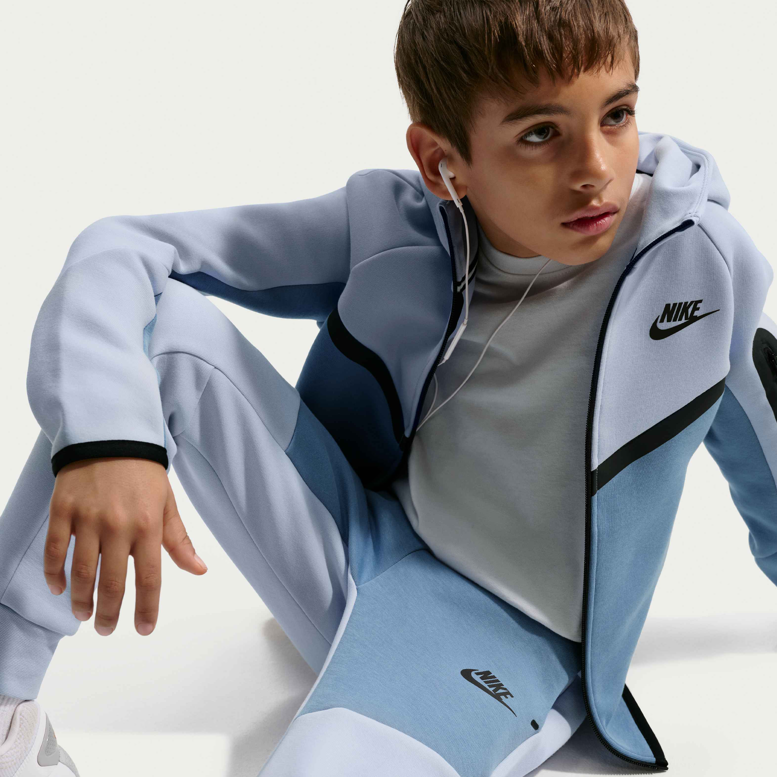 Nike Sportswear Tech Fleece image number 3
