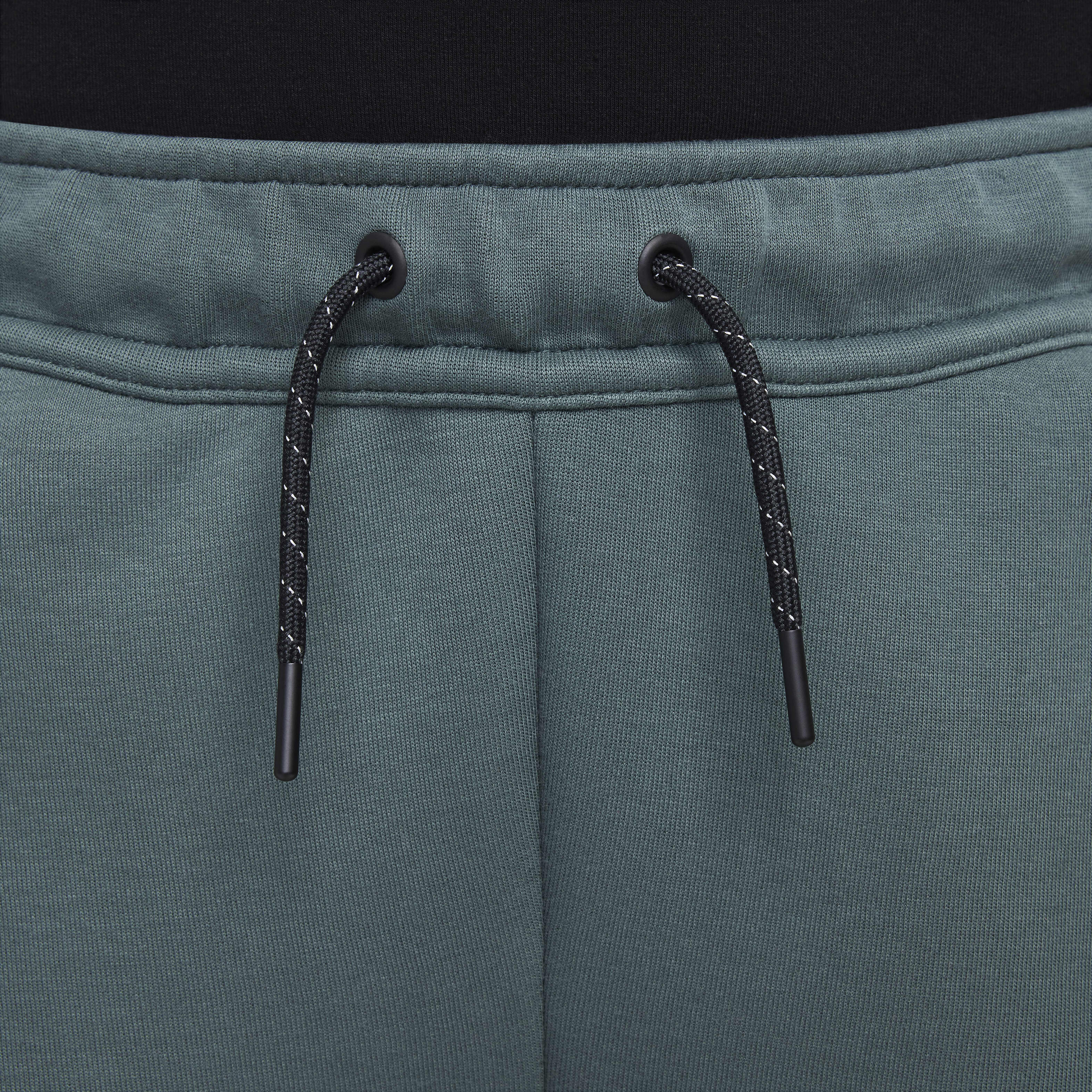 Nike Sportswear Tech Fleece image number 2