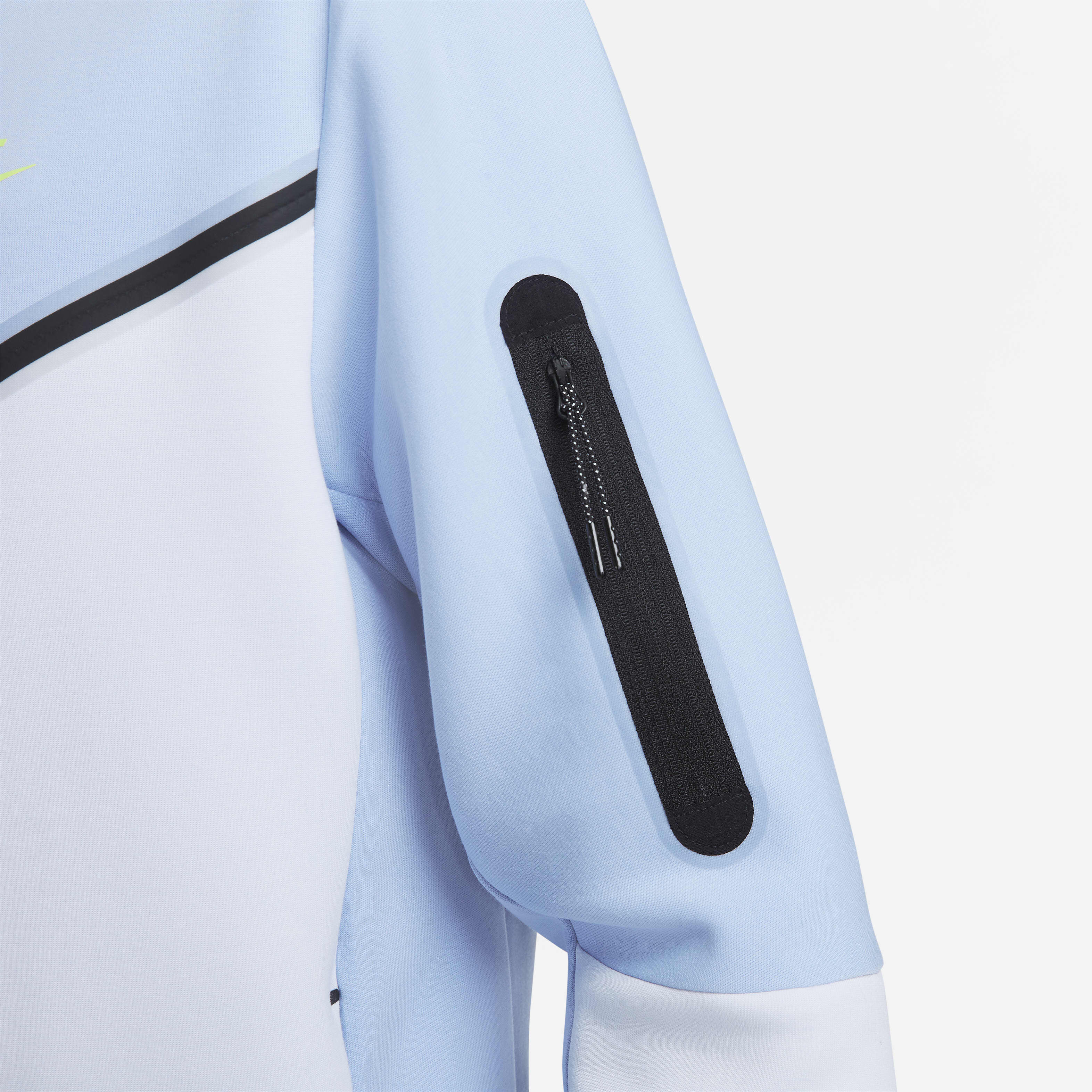 نايكي سبورتسوير تَك فليس image number 4