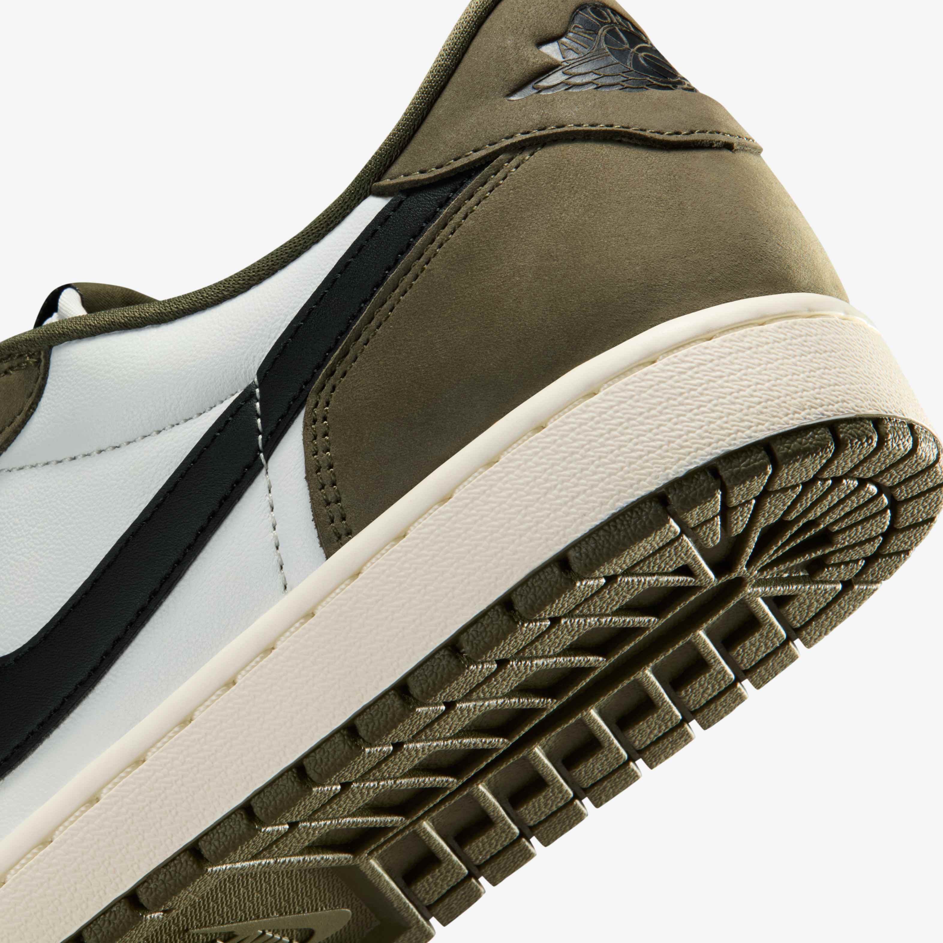 Air Jordan 1 Retro Low 'Medium Olive and Summit White' image number 7