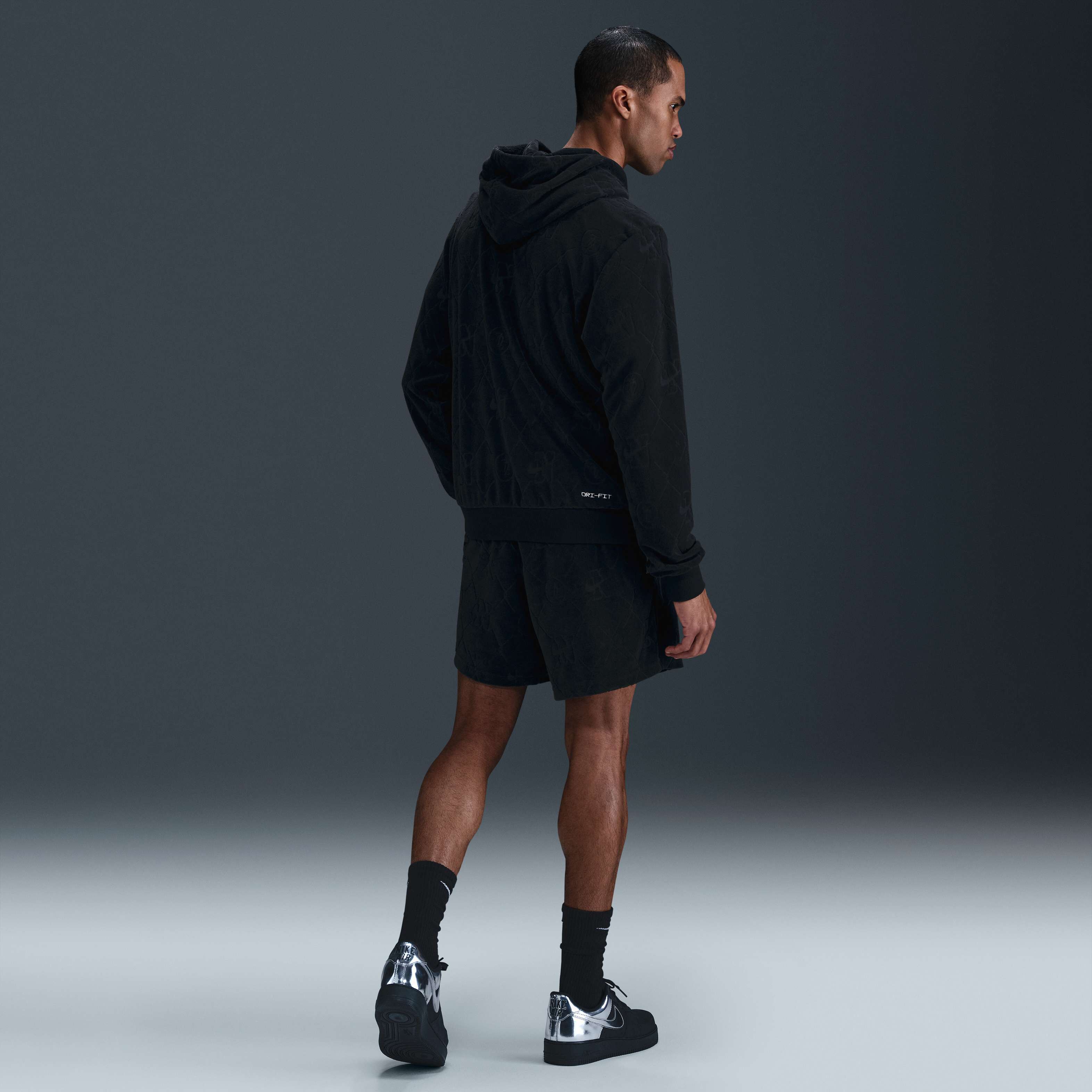 Nike Standard Issue image number 4