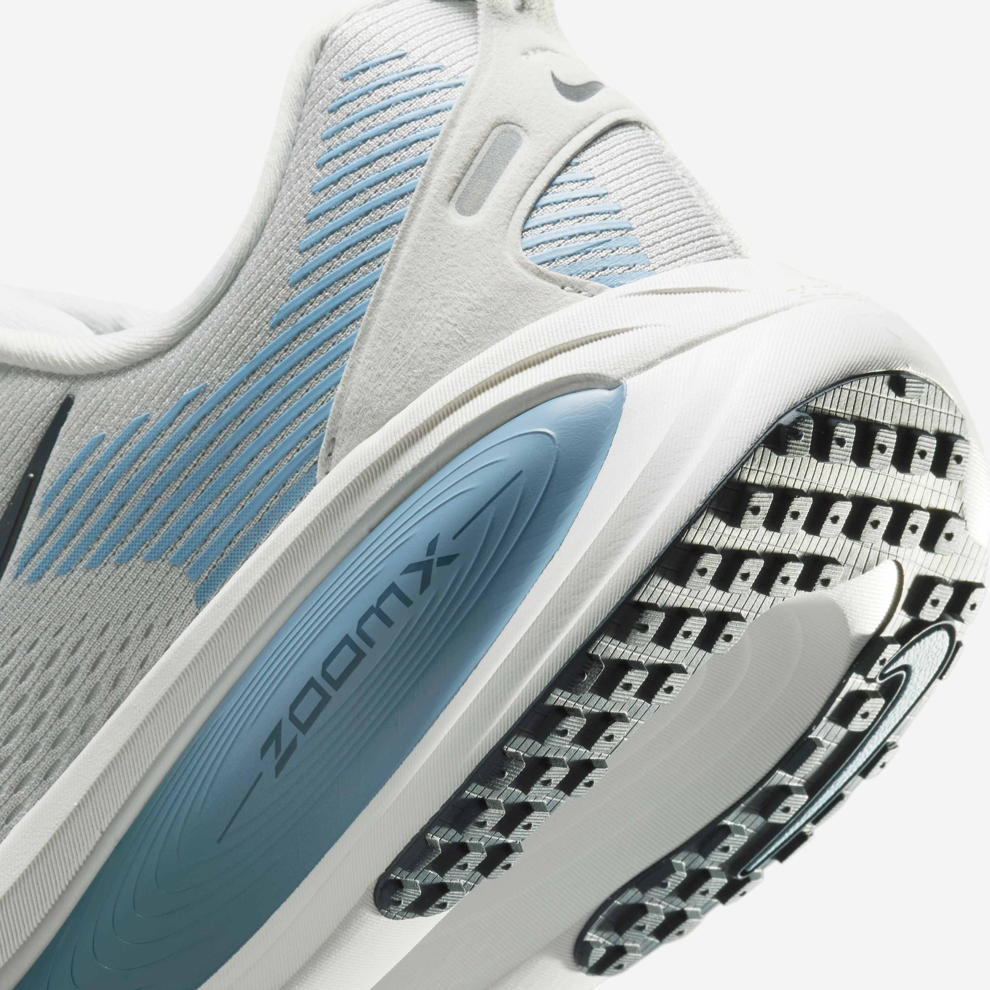 Nike Vomero 18 image number 7
