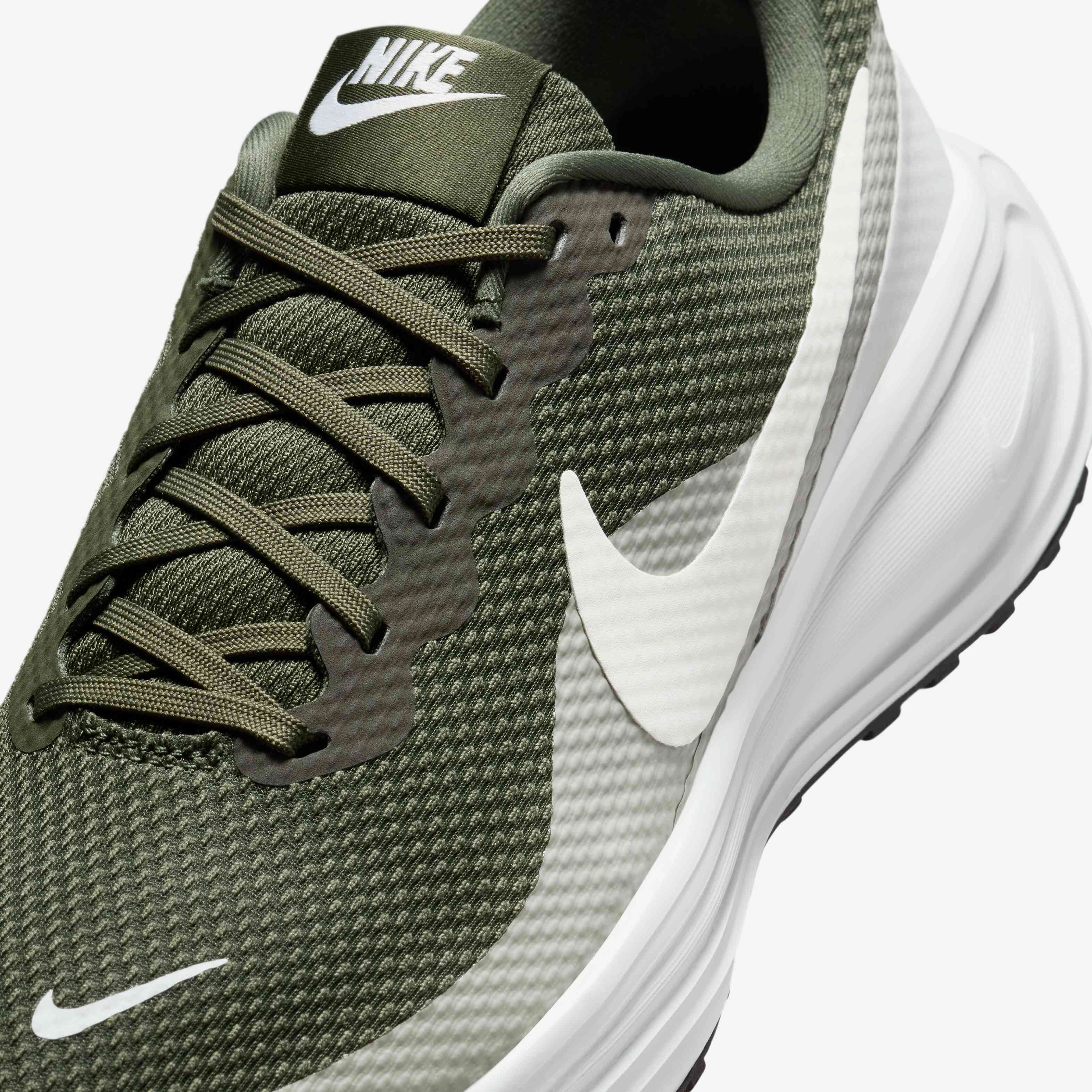 Nike Revolution 8 image number 6