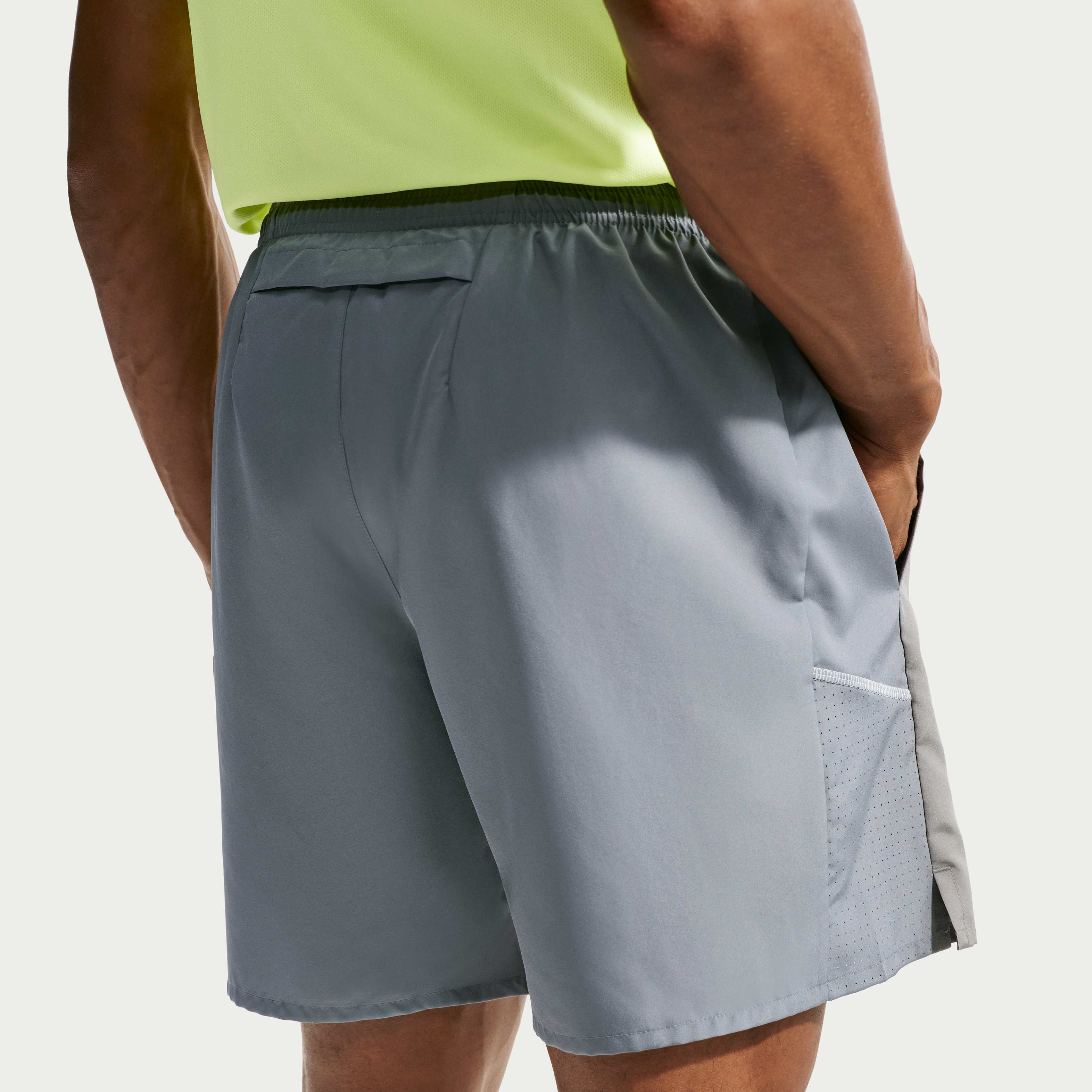 نايكي ميلر image number 2