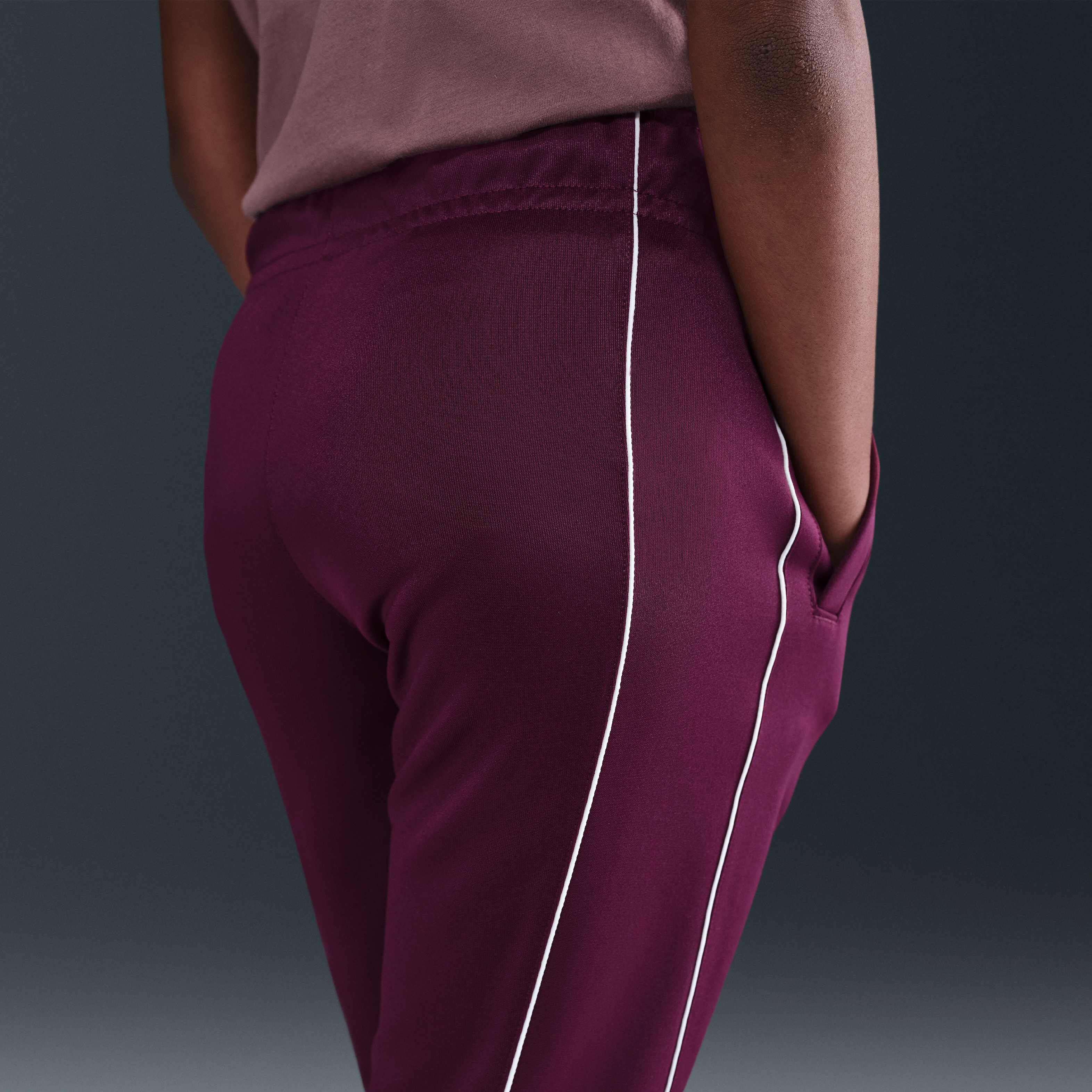 نايكي سبورتسوير image number 2