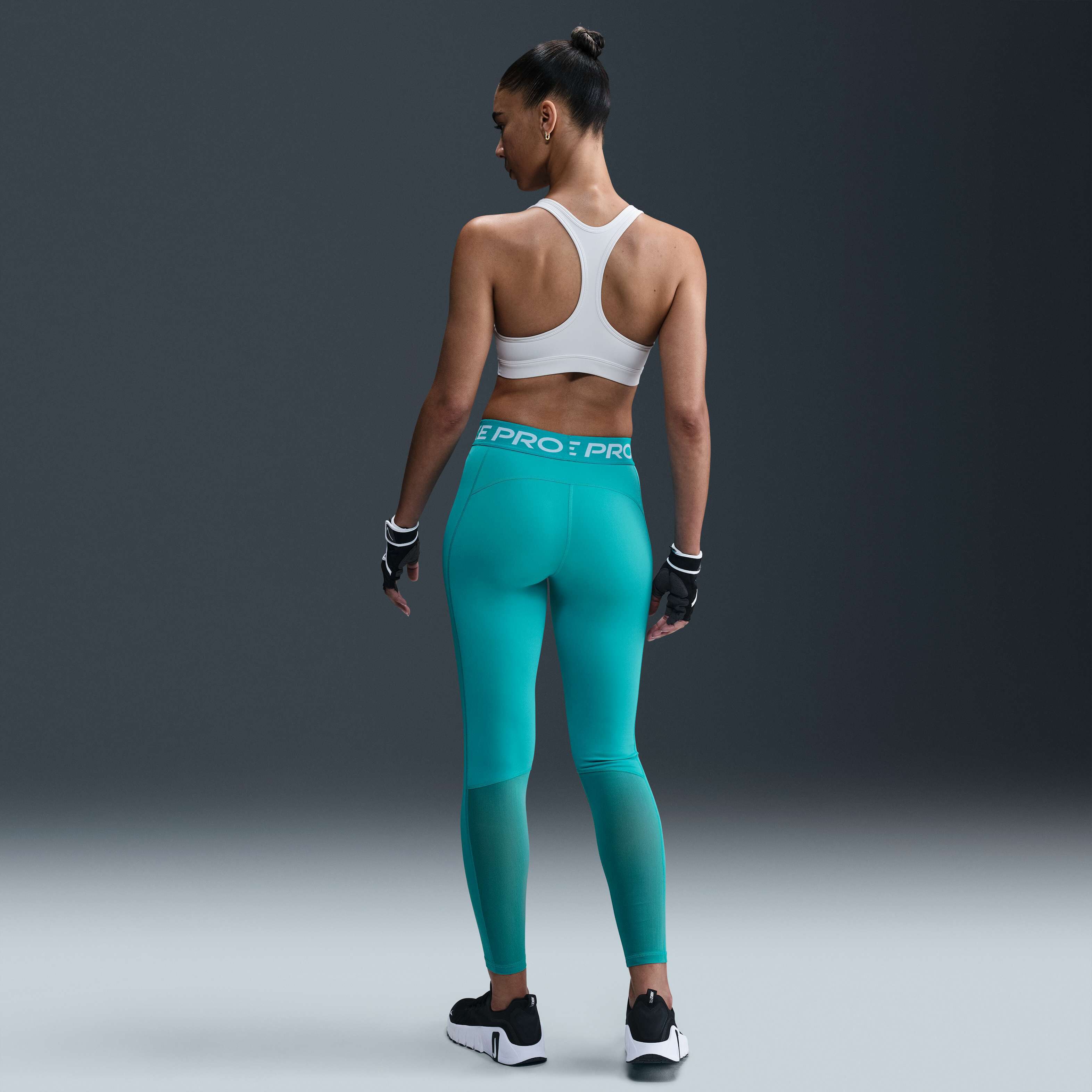 Nike Pro image number 3