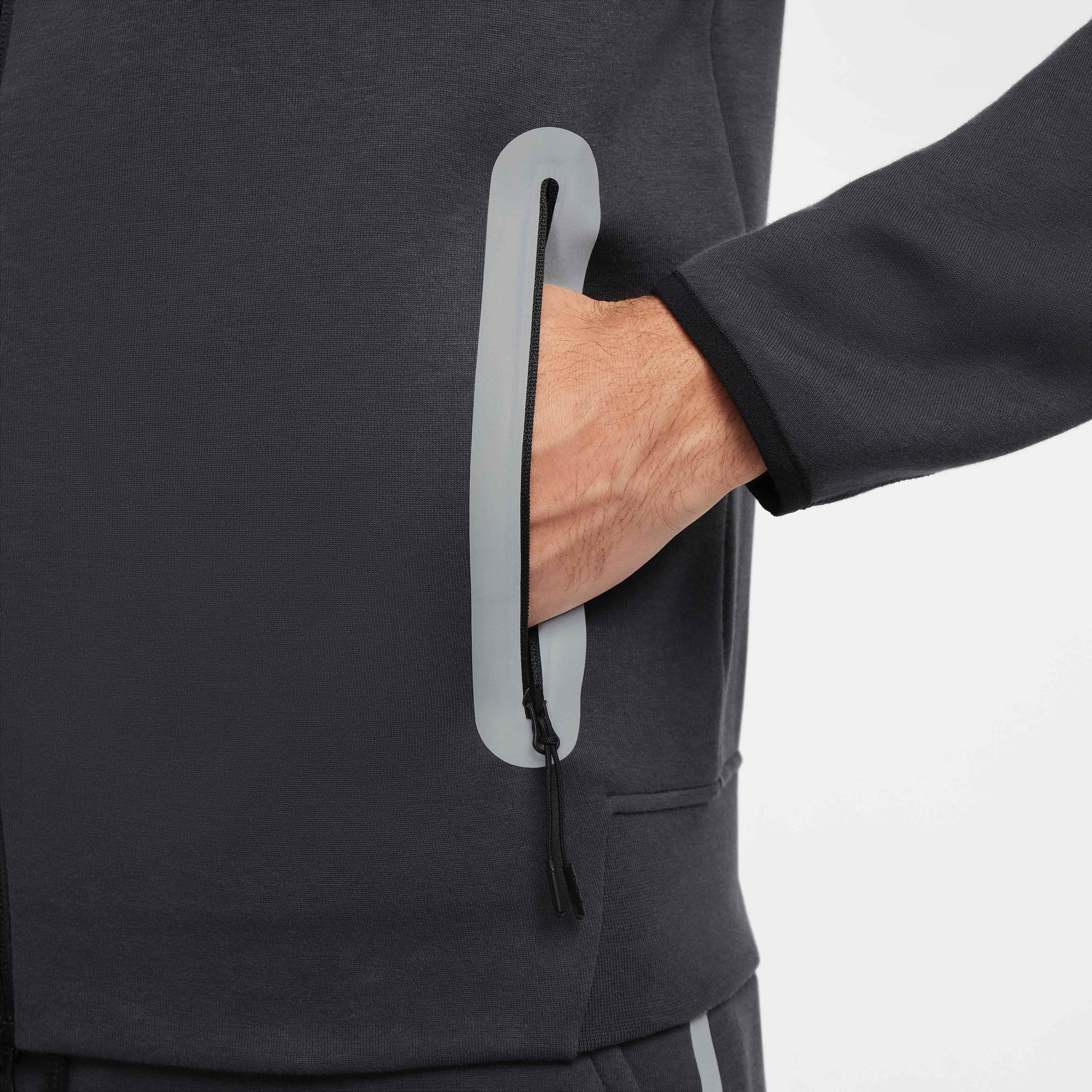 نايكي تك ويندرانر image number 5