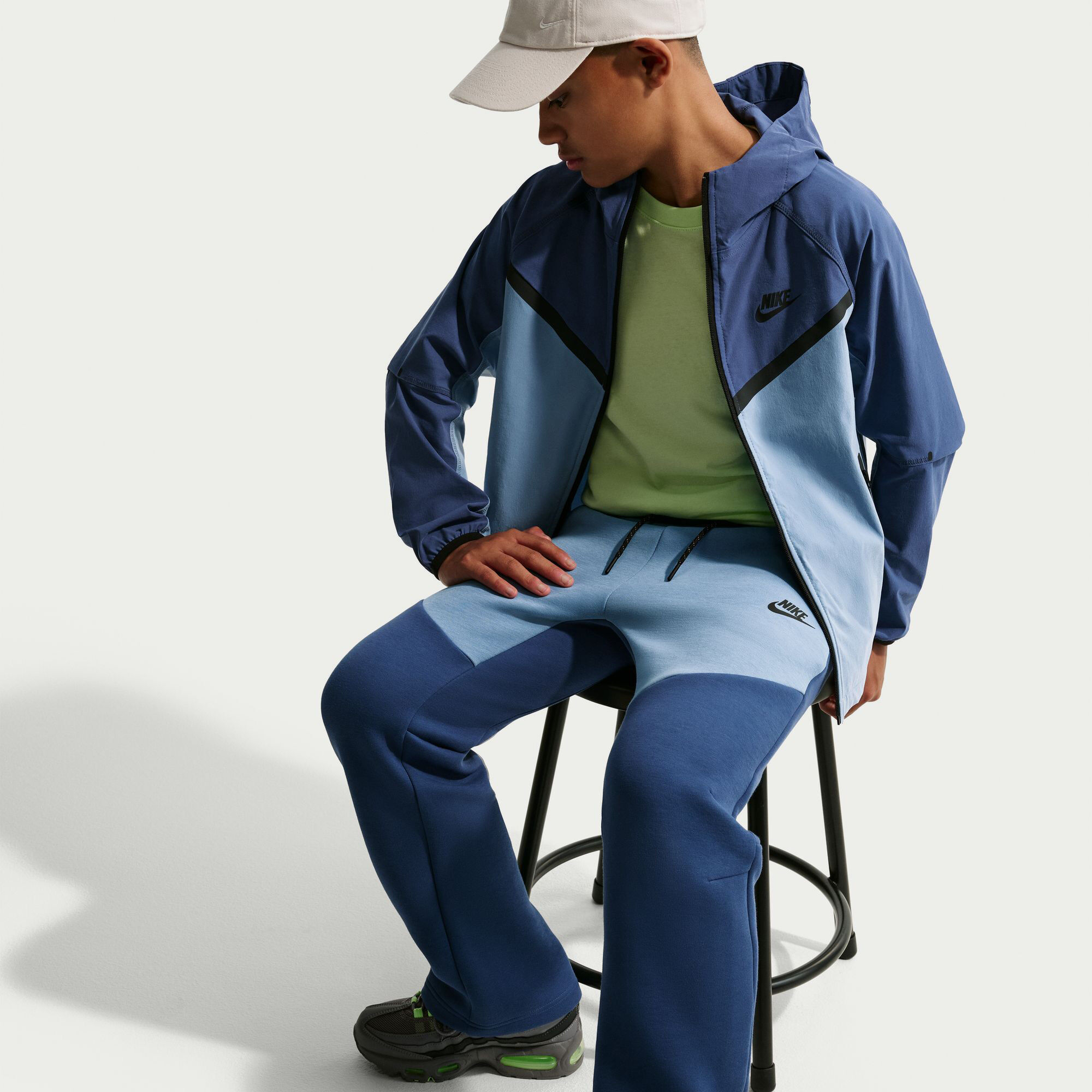 Nike Sportswear Tech Fleece image number 4