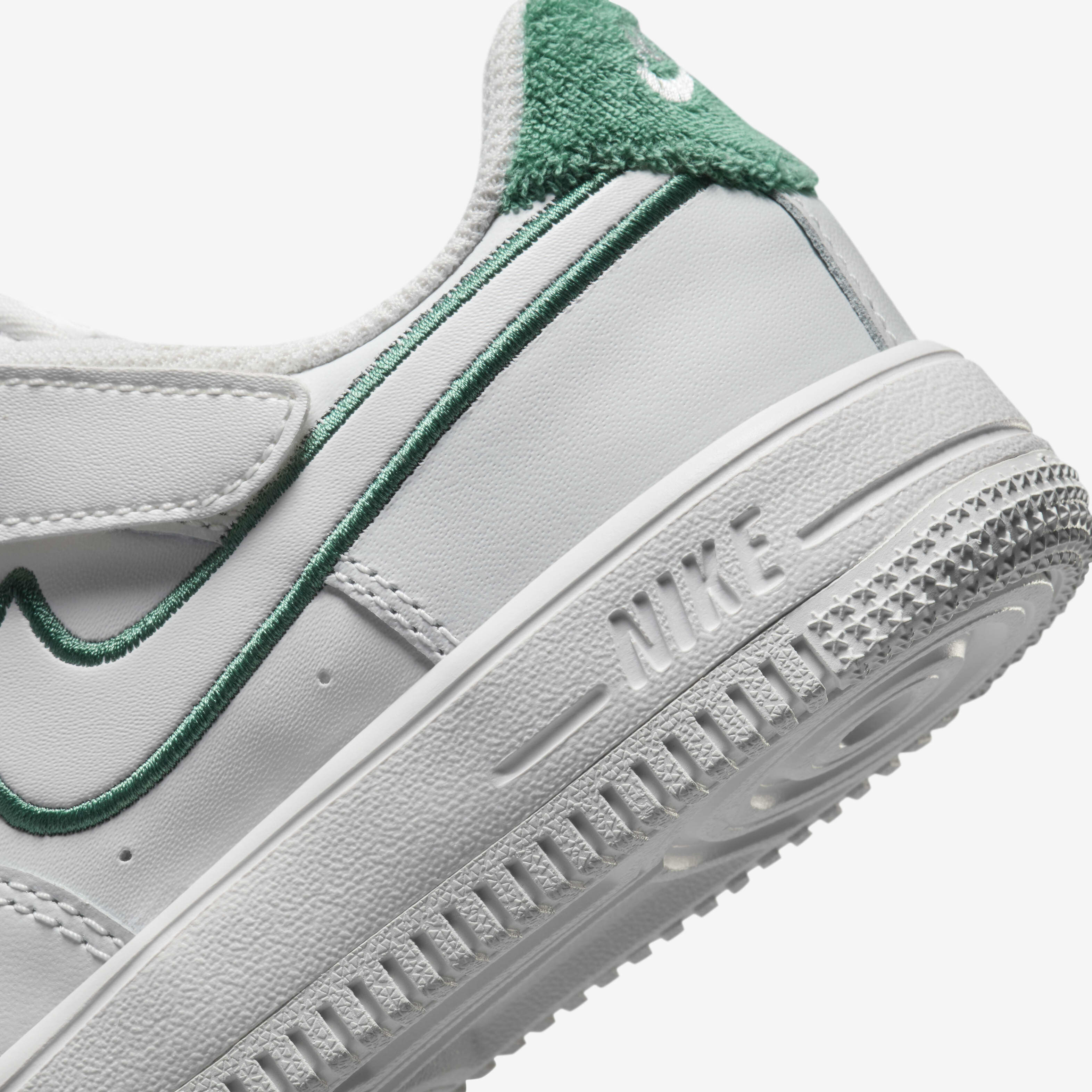 Nike Force 1 Low LV8 EasyOn image number 7