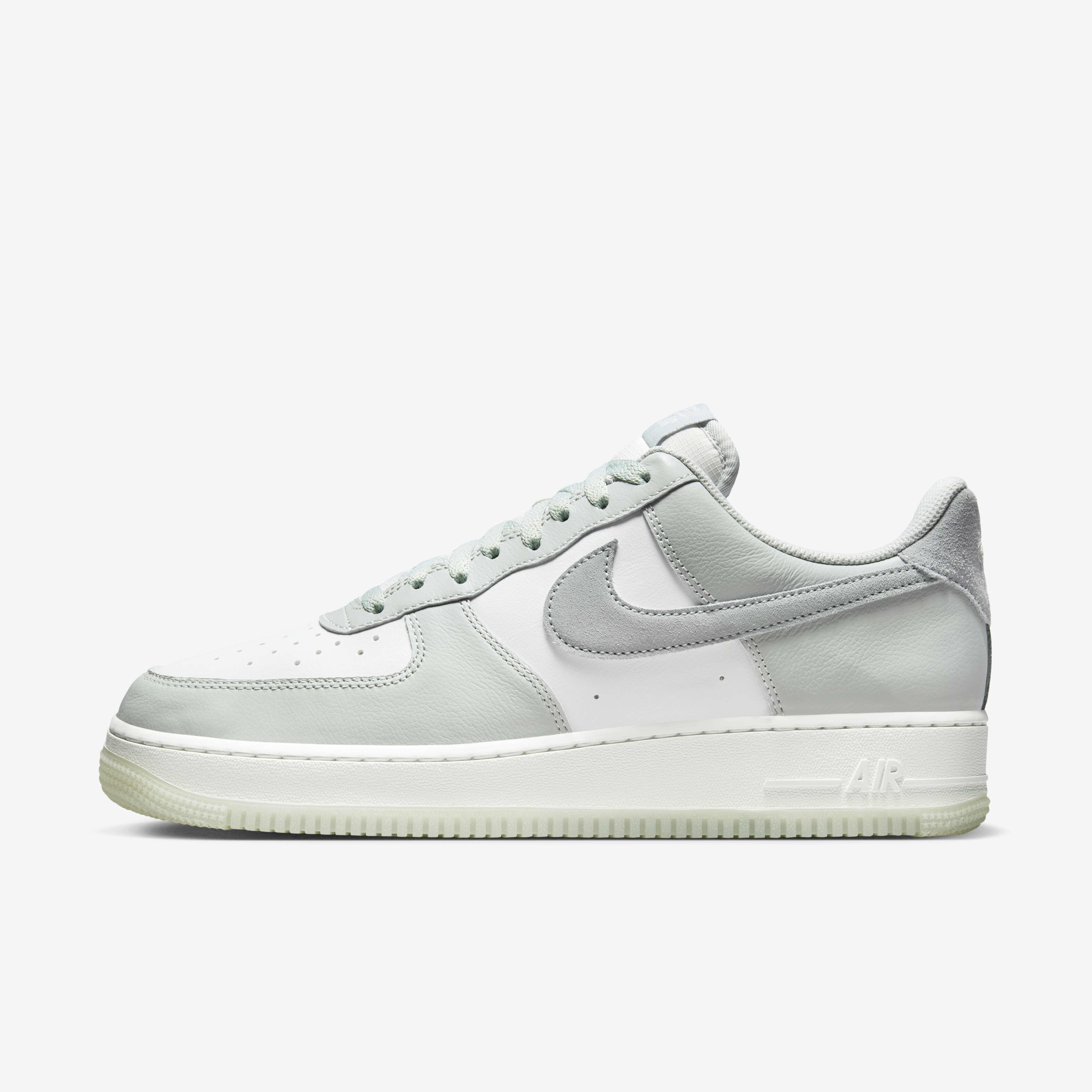 Buy Nike Air Force 1 07 LV8 Men s Shoes Nike Qatar Official
