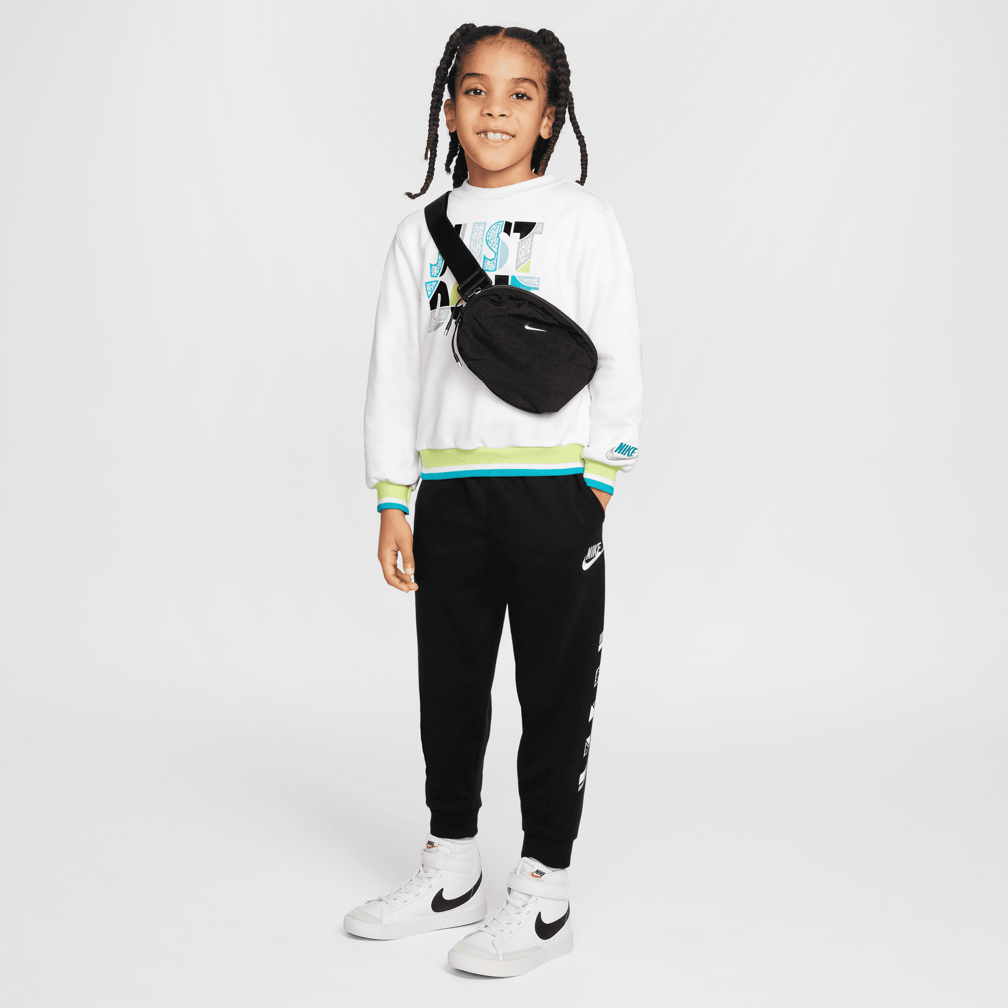 نايكي سبورتوير 'اوتسايد ذا لاينز' image number 2