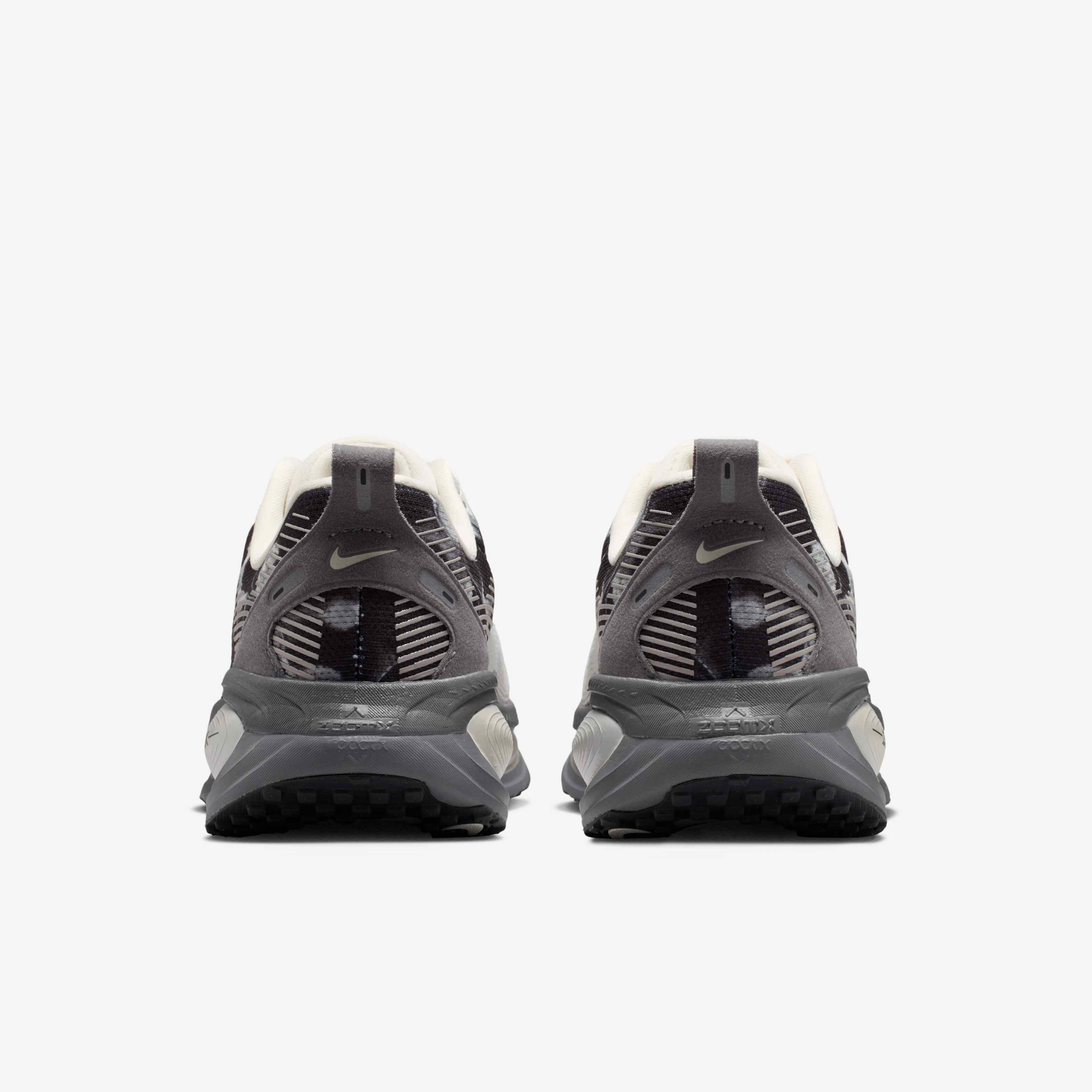 Nike Vomero 18 SE image number 5