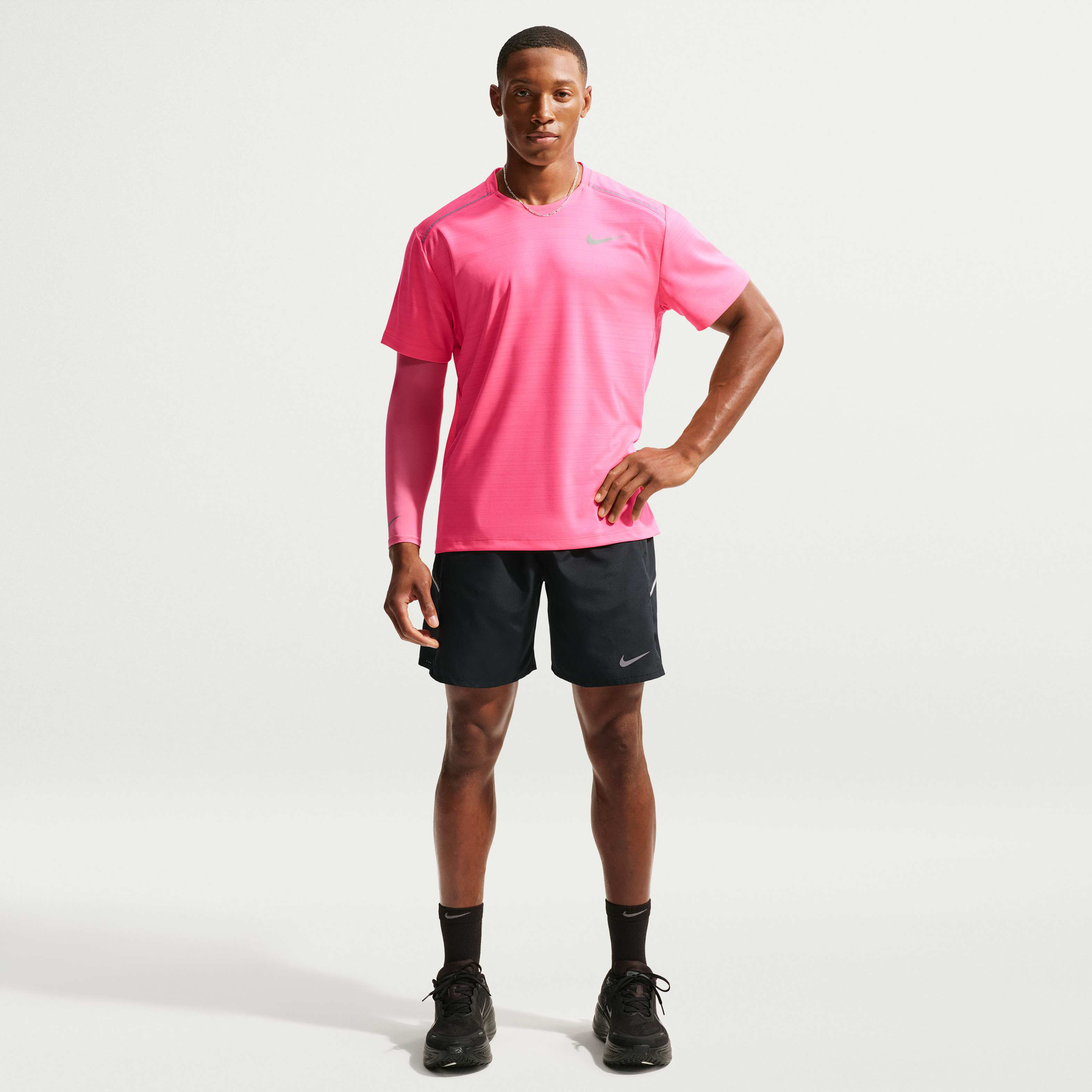 نايكي ميلر image number 0