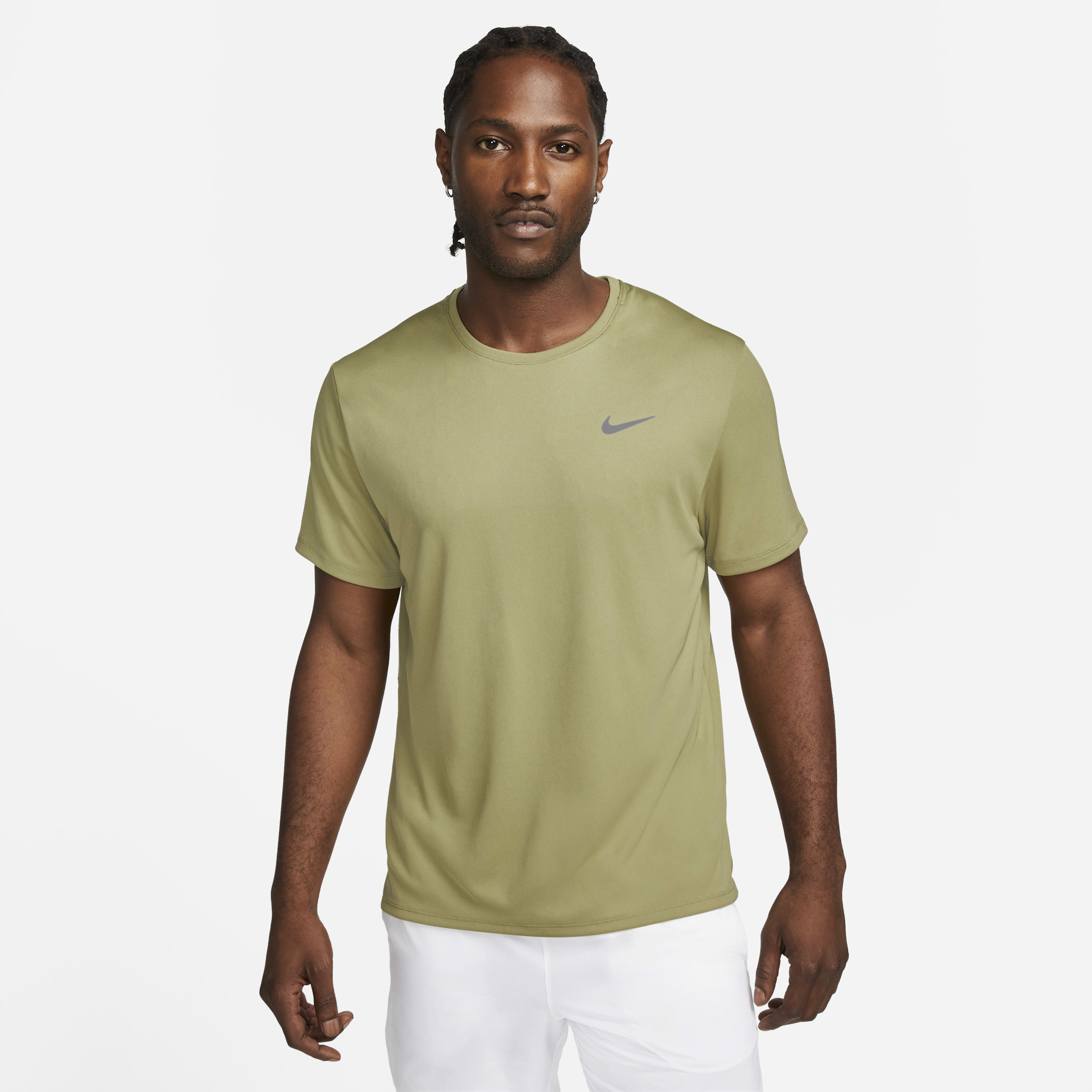 نايكي ميلر image number 0