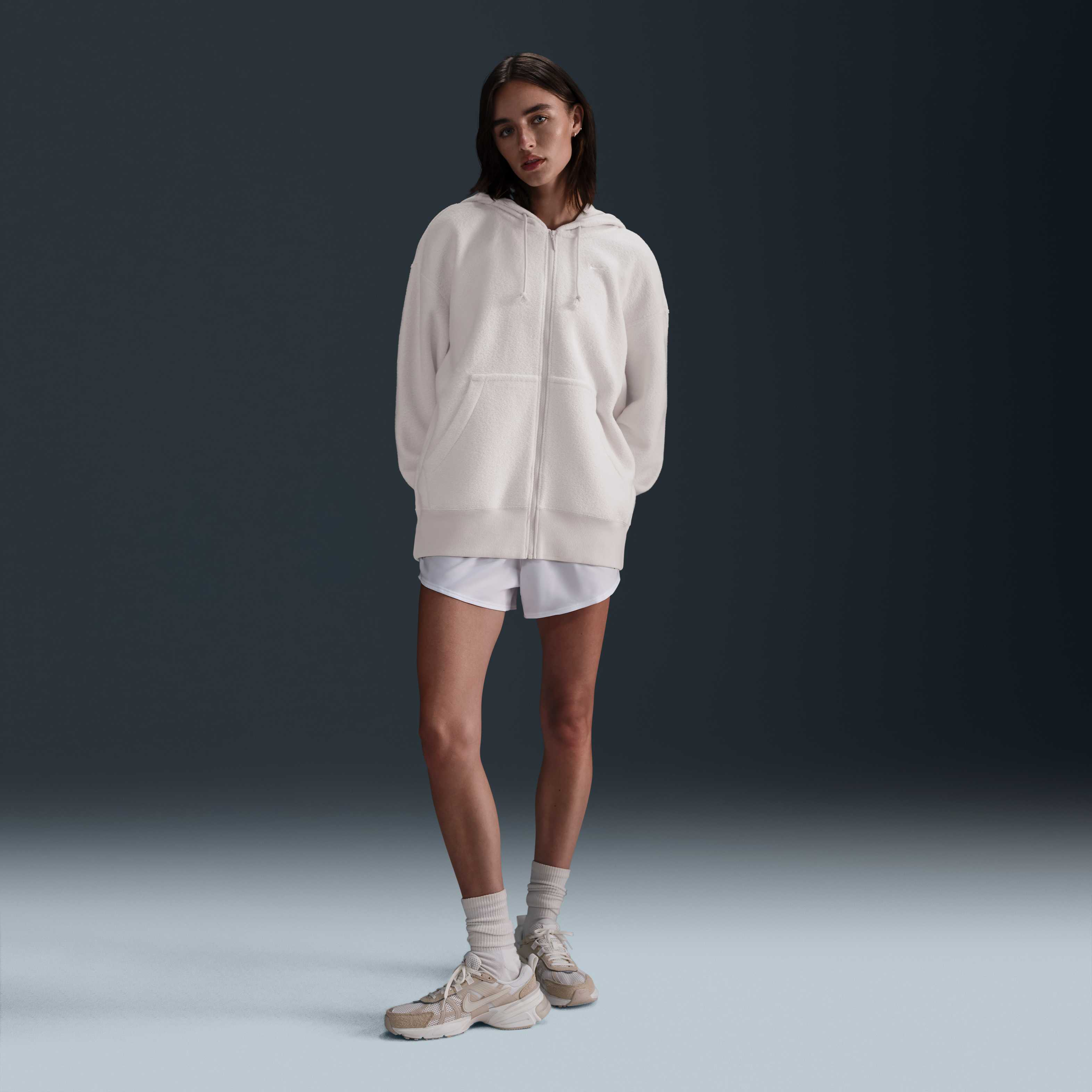 نايكي سبورتسوير فينكس بلش image number 3