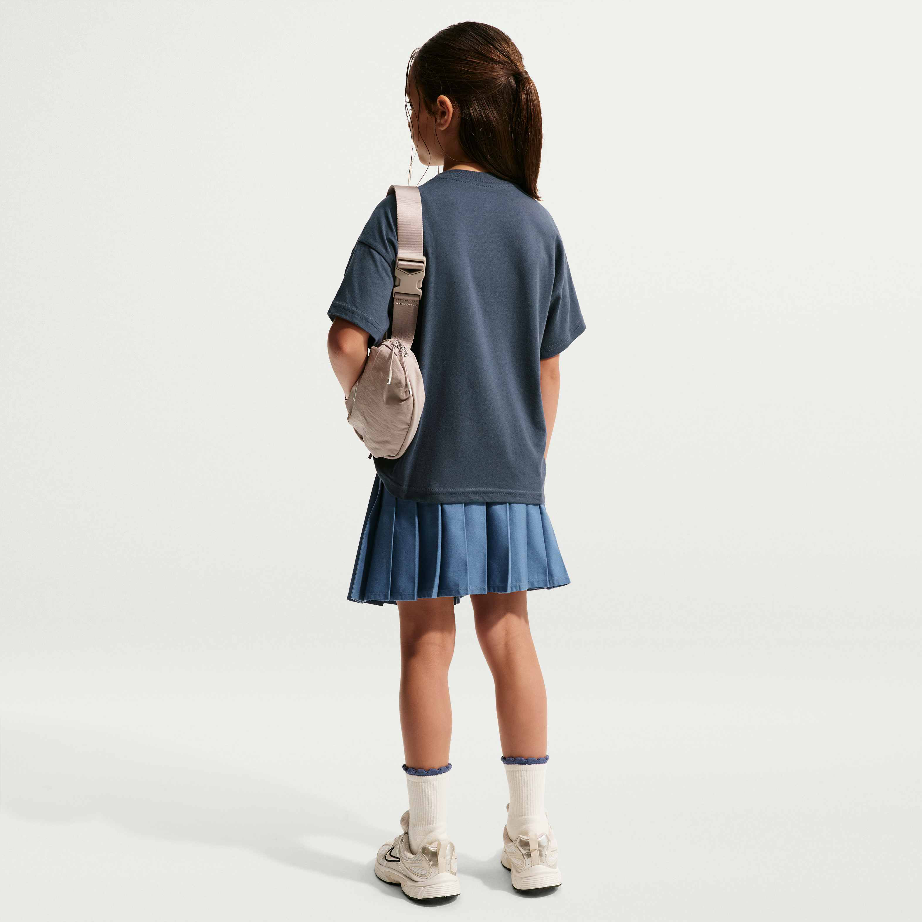 Nike Sportswear Essential image number 4