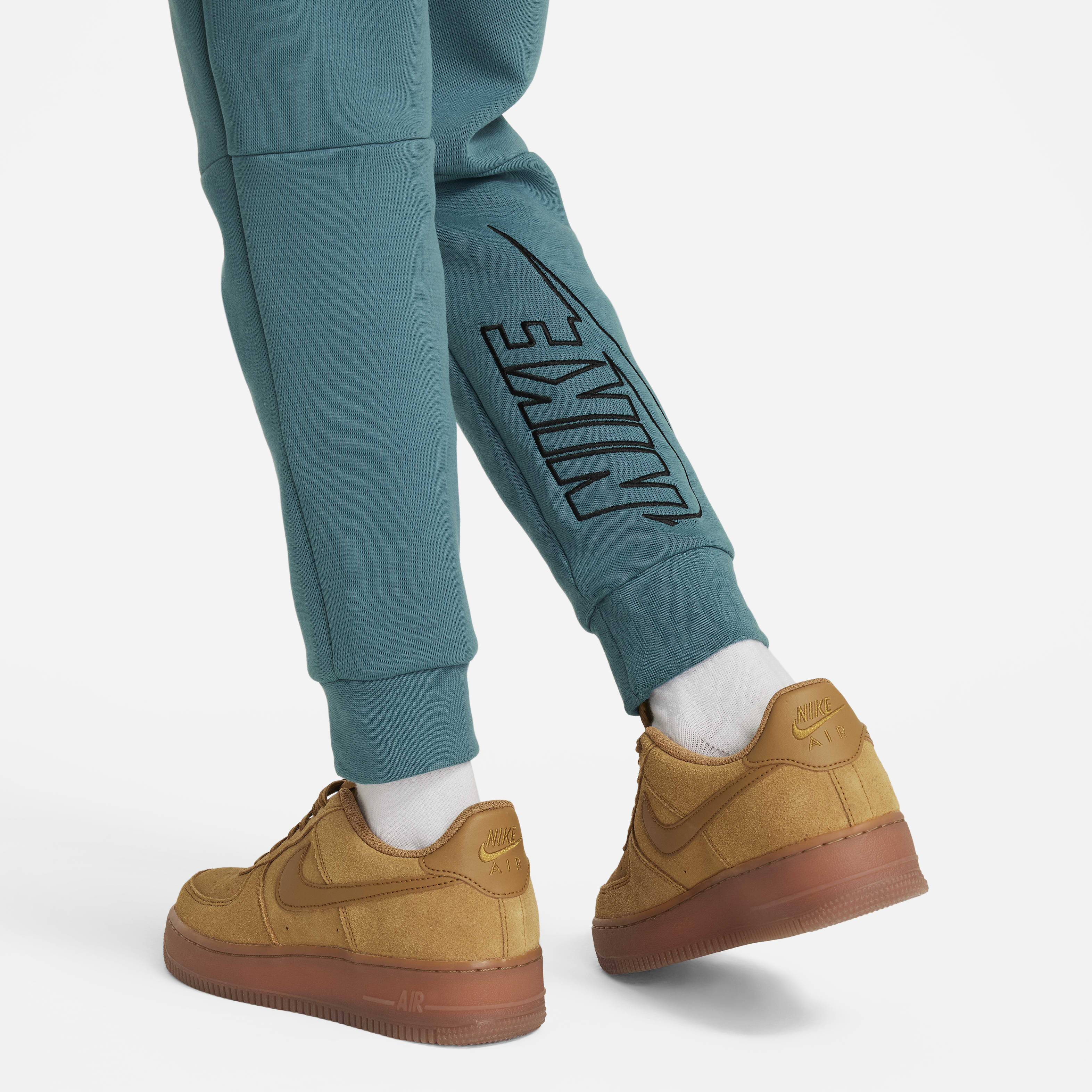 نايكي سبورتسوير تَك فليس image number 4